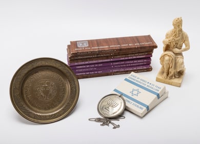A GROUP OF ISRAELI - JUDAIC COLLECTABLES.
