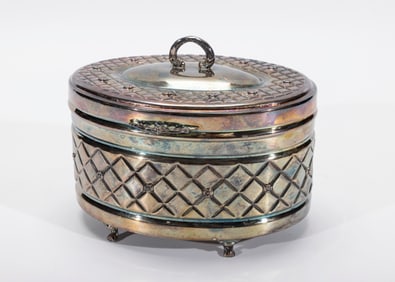 A STERLING SILVER ETROG BOX. Israel, modern.