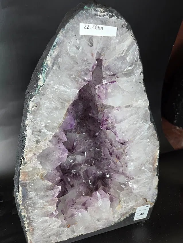 AN AMETHYST GEODE. POLISHED EDGES - 3