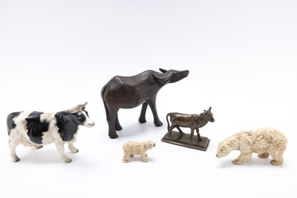 A GROUP OF FIVE ANIMAL FIGURINES.