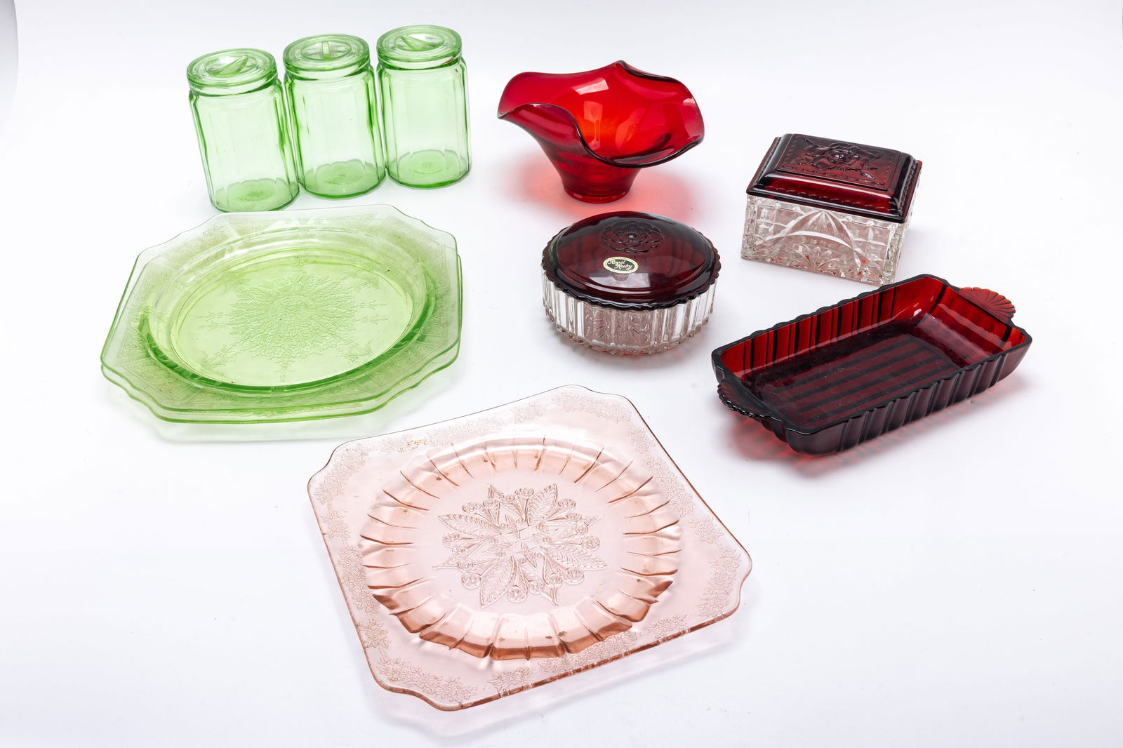 A COLLECTION OF DEPRESSION GLASS TABLEWARE. (1 of 10)