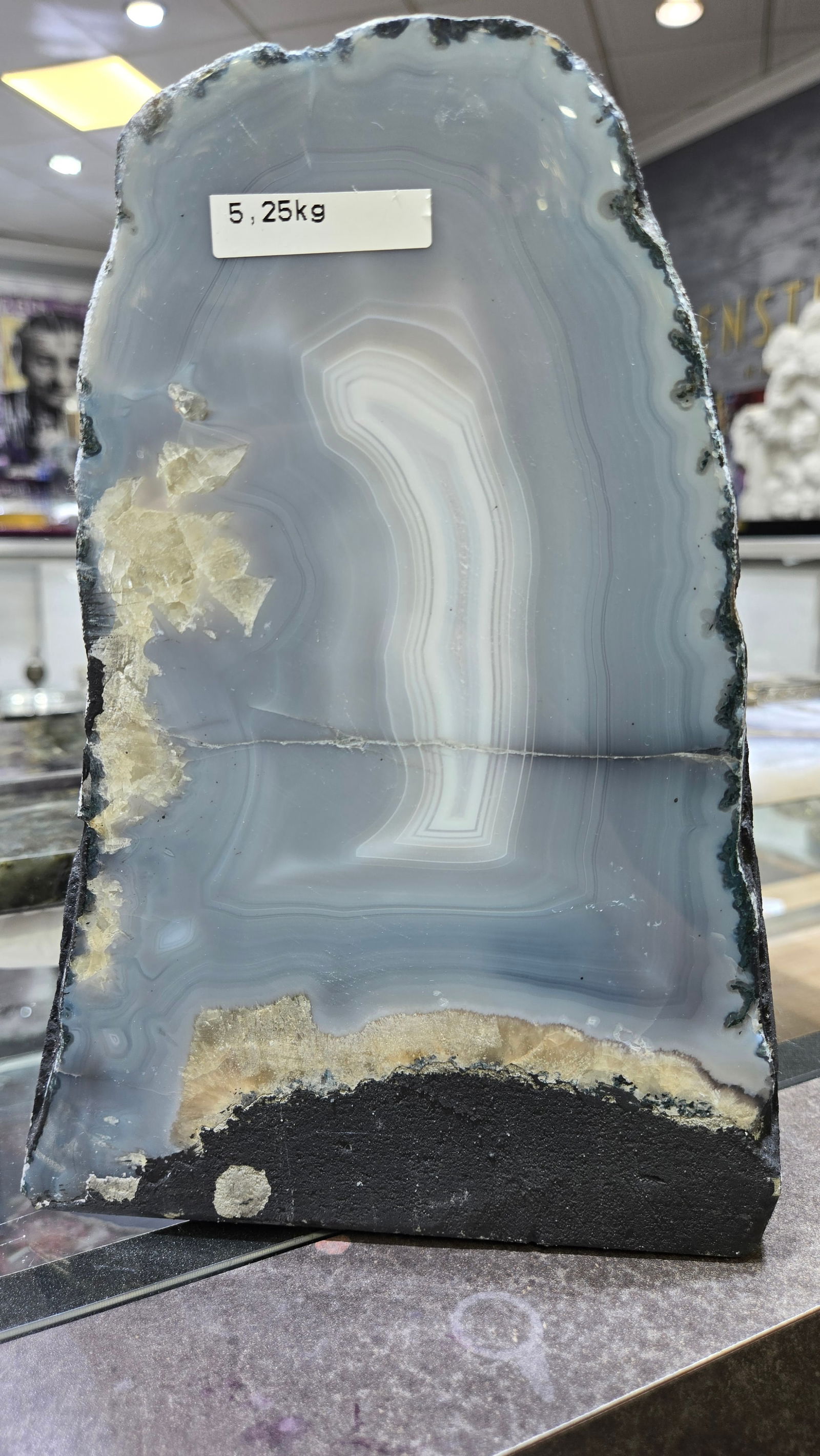 AMETHYST/AGATE GEODE. INCREDIBLE COLOR, POLISHED EDGES: Excellent colors. 5.25 kilo and 9" tall. Nice light blue