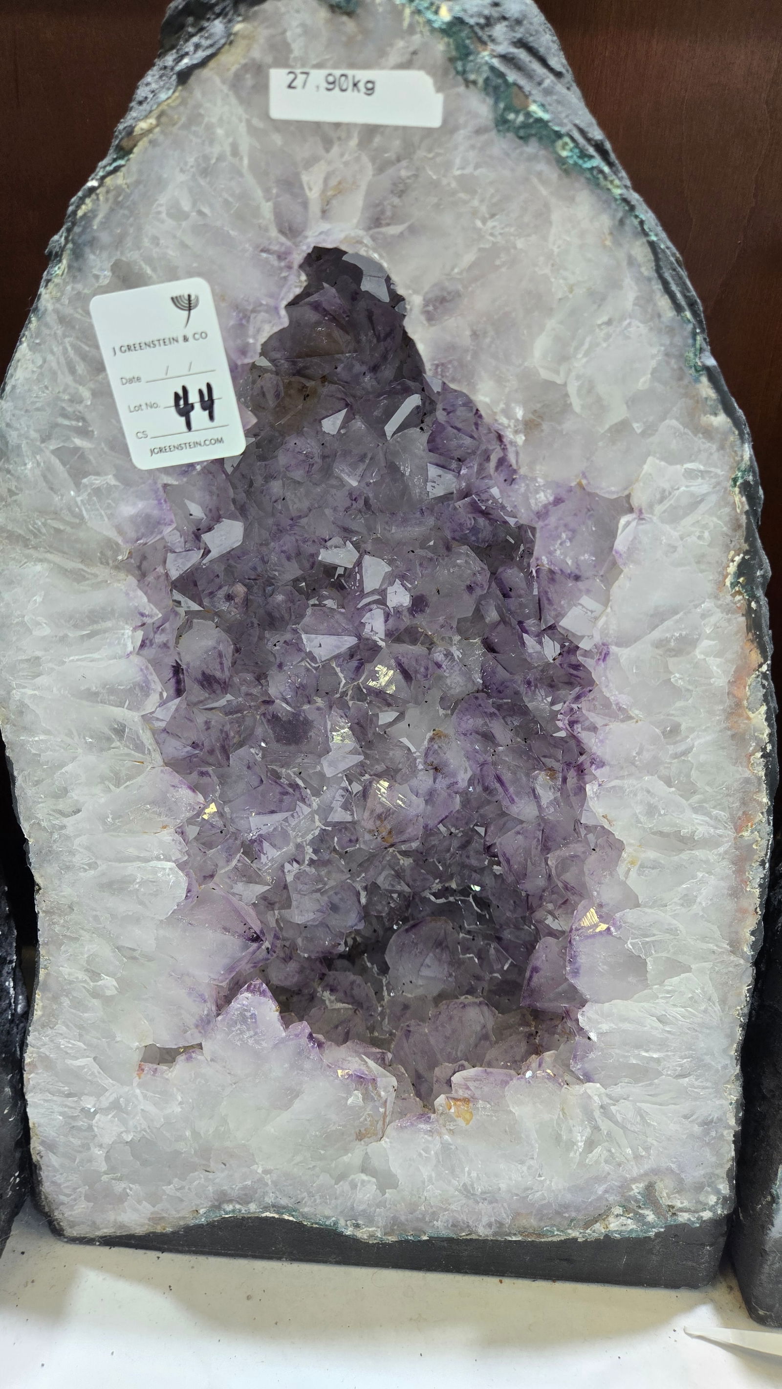 MAGNFICENT POLISHED AMETHYST CATHEDRAL: 27.9 KILOGRAMS AND 17" tall. Here is a magnificent amethyst cathedral