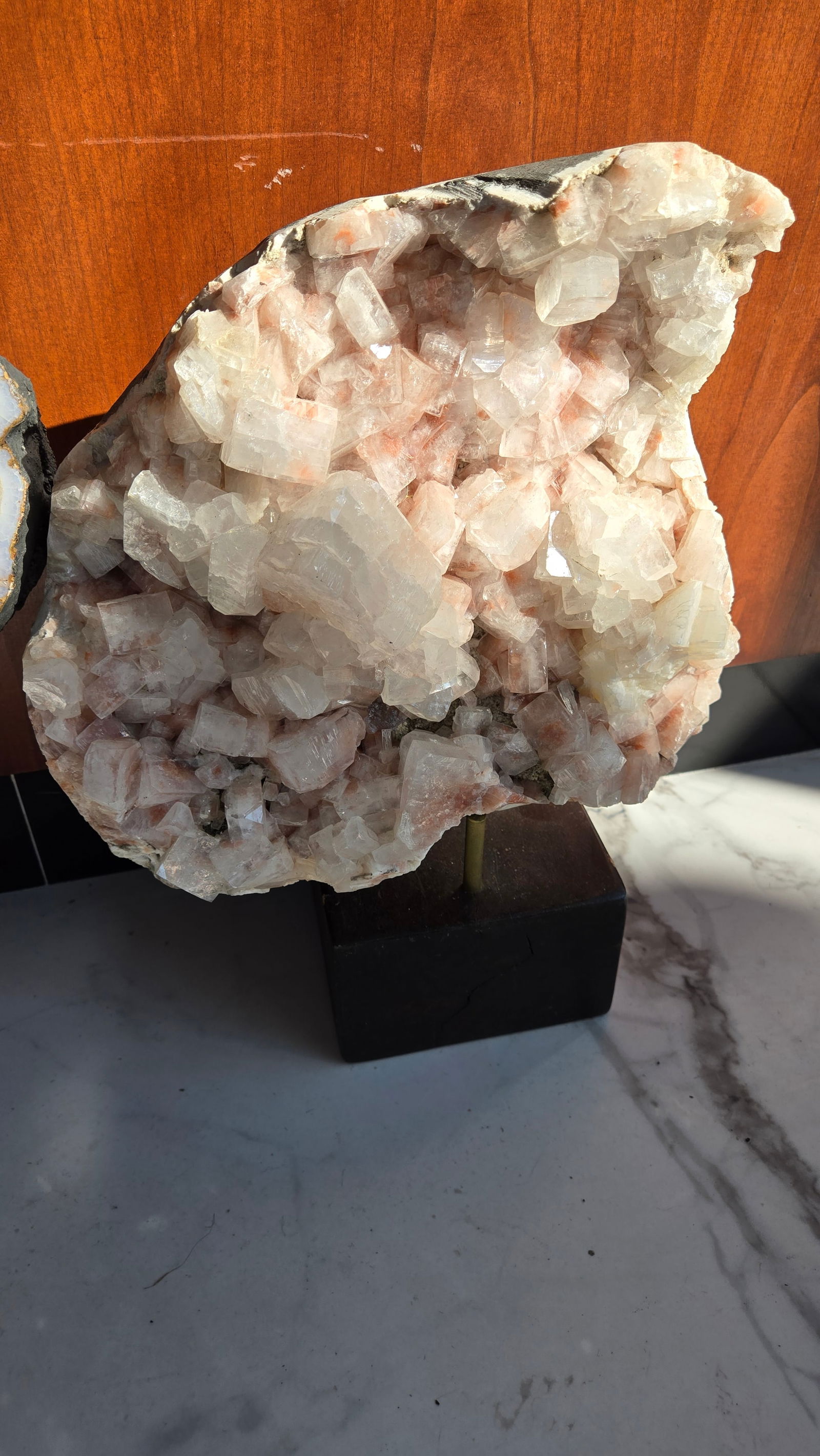 A VERY LARGE ZEOLITE SPECIMEN: 11" tall not including stand. Nice peach/pink color
