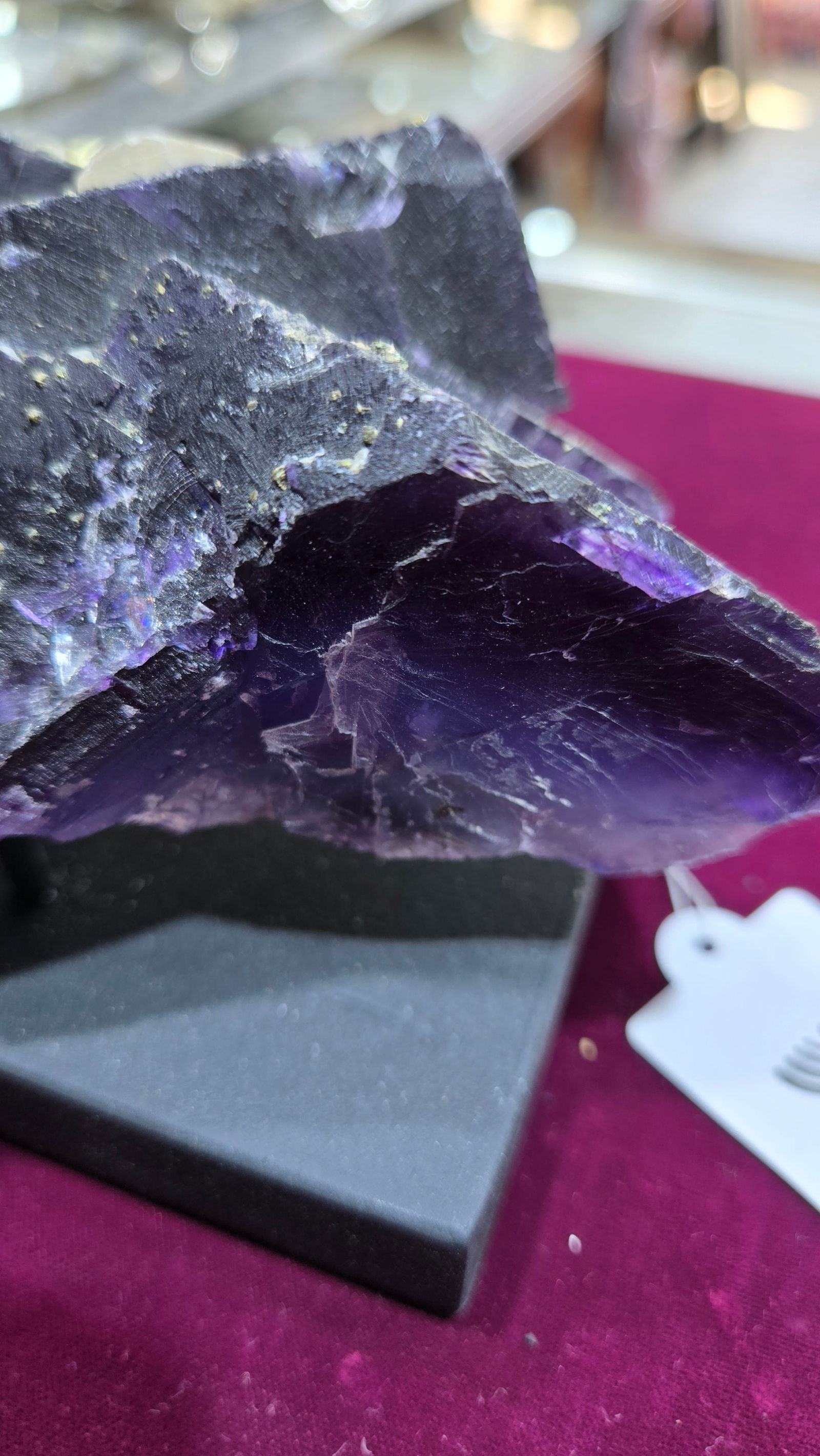 A GORGEOUS FLUORITE SPECIMEN - 3