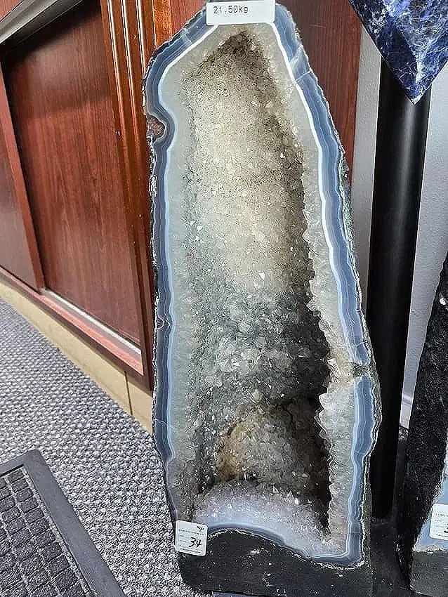 AMETHYST CATHEDRAL GEODE WITH POLISHED EDGES: 21.5" TALL AND 8" AT IT'S WIDEST, 21.5 KILOGRAMS