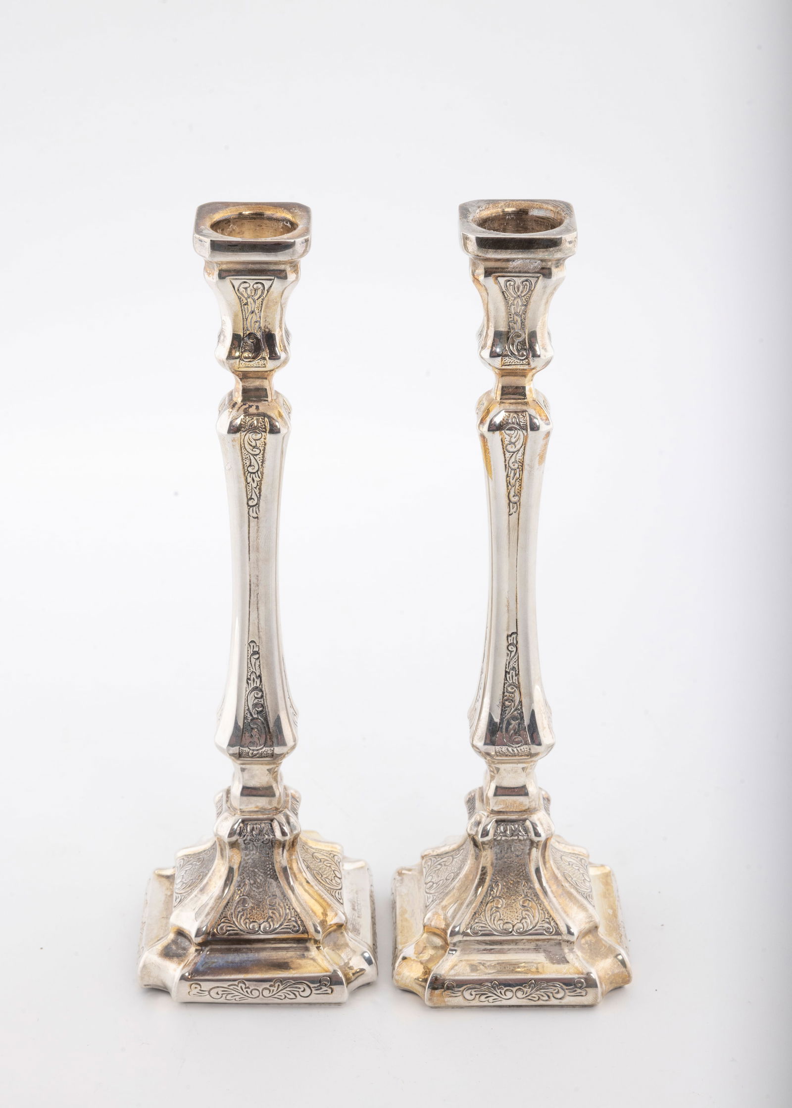 A PAIR OF STERLING SILVER SABBATH CANDLESTICKS: Italy, modern. By Beneditti. Classical form. 8.7" tall and 173.1 grams total weight.