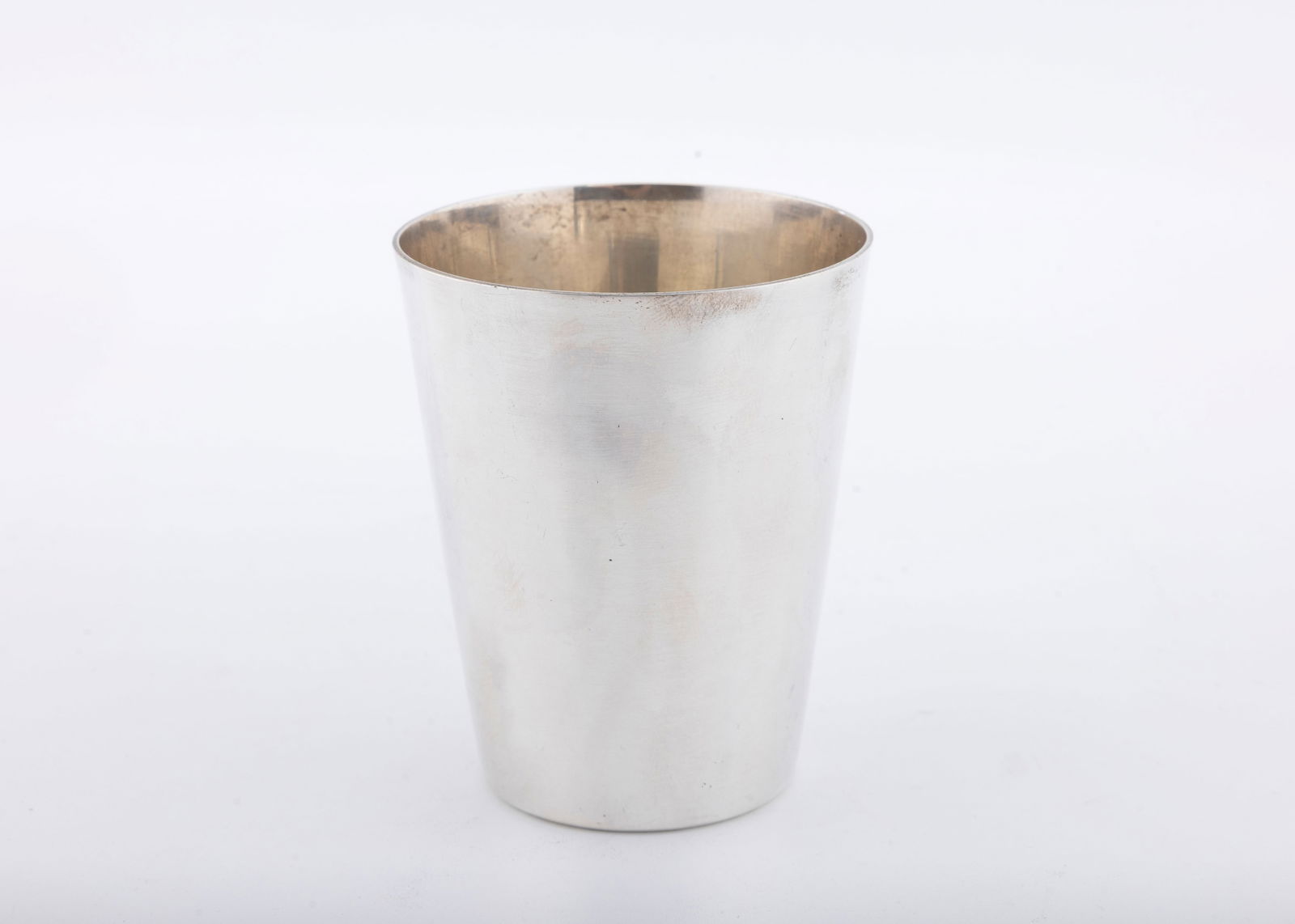 A STERLING SILVER KIDDUSH BEAKER BY MICHAEL ENDE: Jerusalem, c. 1980. Outwardly tapering. Signed Michael Ende, Jerusalem, Israel, 925 silver. 3.2" tall and 122 grams
