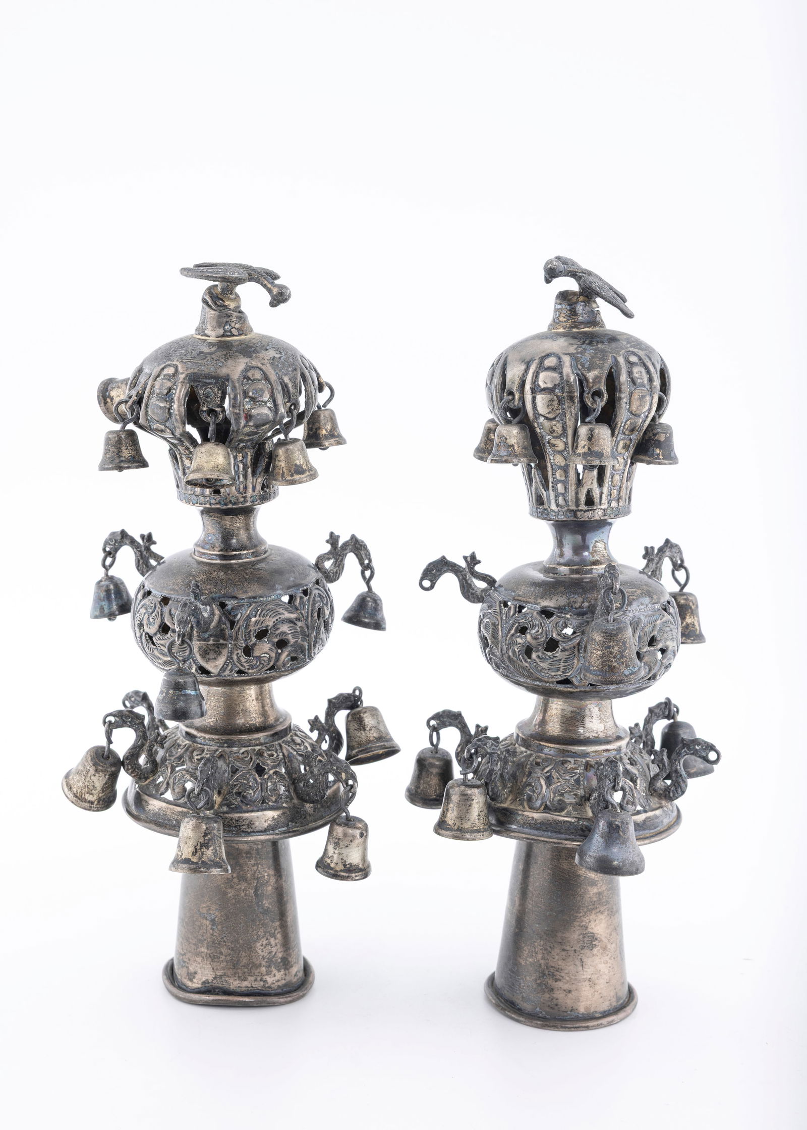 A PAIR OF ANTIQUE STERLING SILVER TORAH FINIALS. New York, c. 1900 (1 of 2)