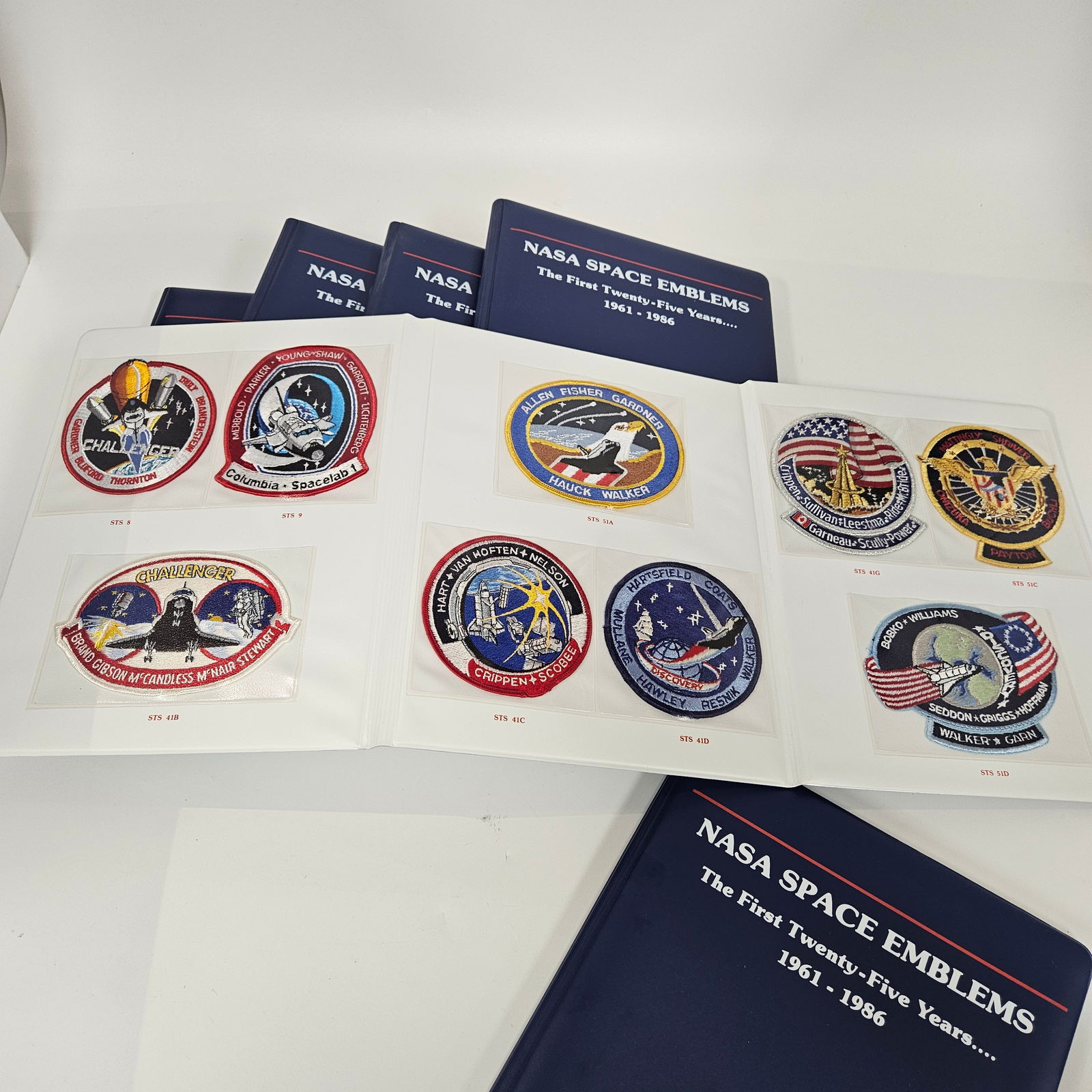 NASA SPACE EMBLEMS: THE FIRST TWENTY FIVE YEARS. - 4