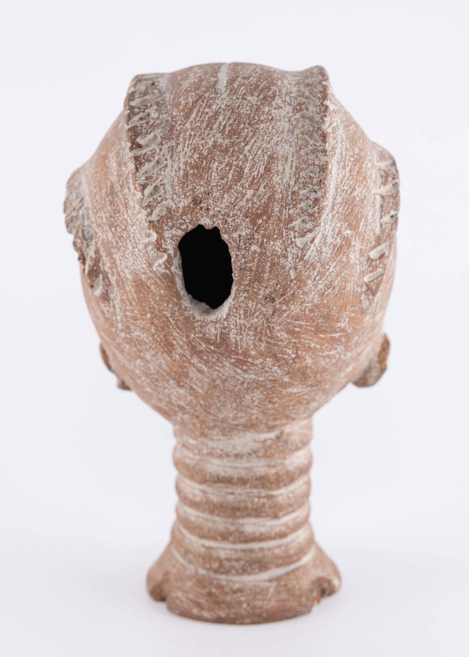 AN EARLY TERRCOTTA SCULPTED HEAD. - 3