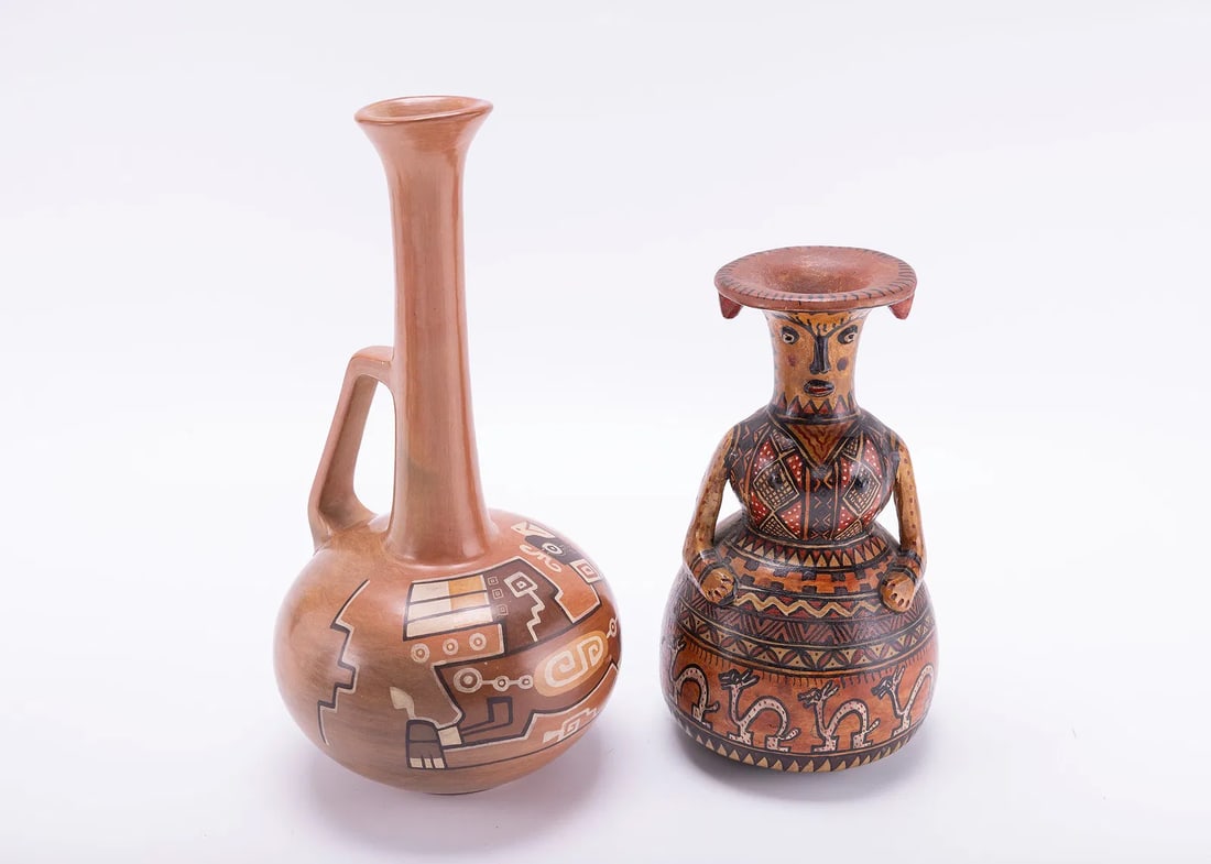 TWO SOUTH AMERICAN POTTERY VASES. 20th century (1 of 5)