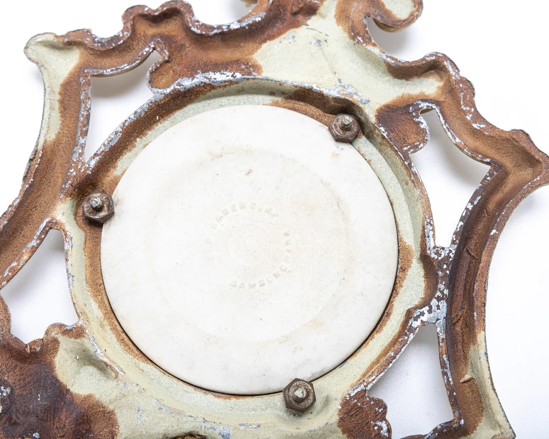 A VICTORIAN CLOCK AND TWO SMALL WALL PLAQUES. - 6