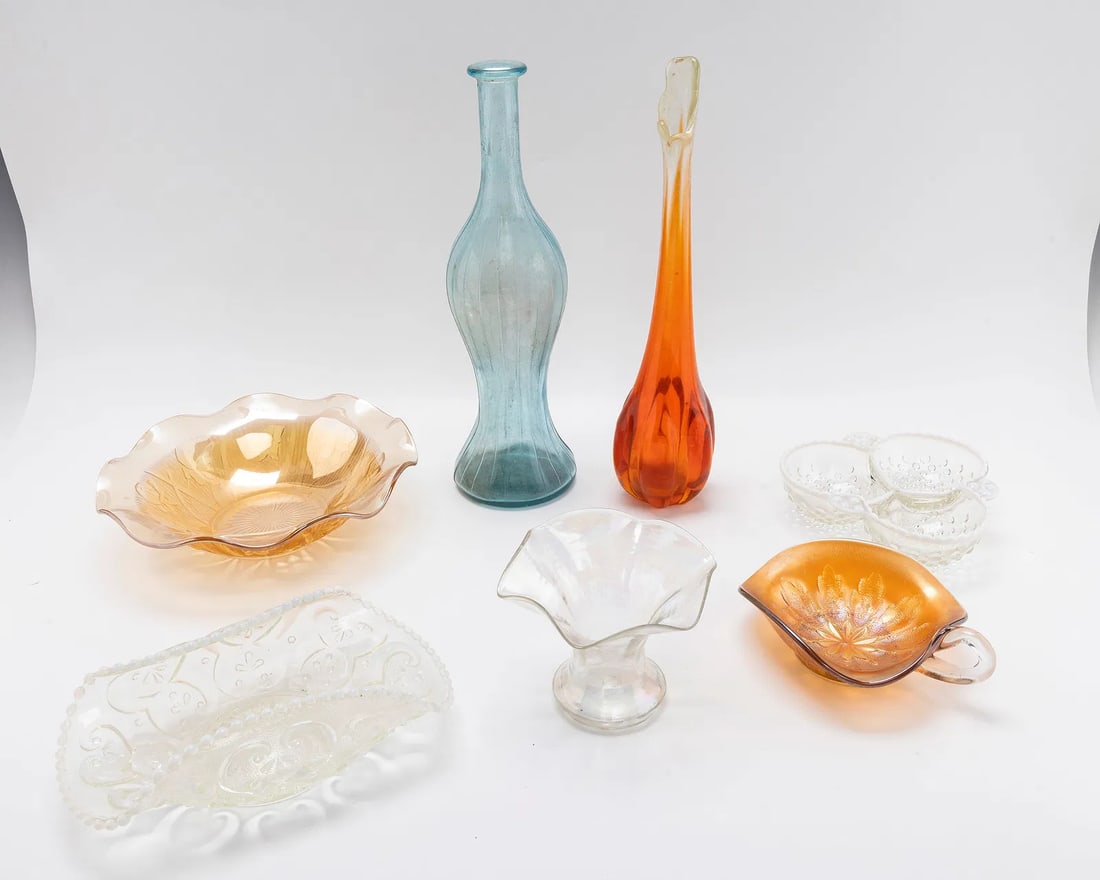 A COLLECTION OF CARNIVAL AND OTHER GLASSWARE. (1 of 7)