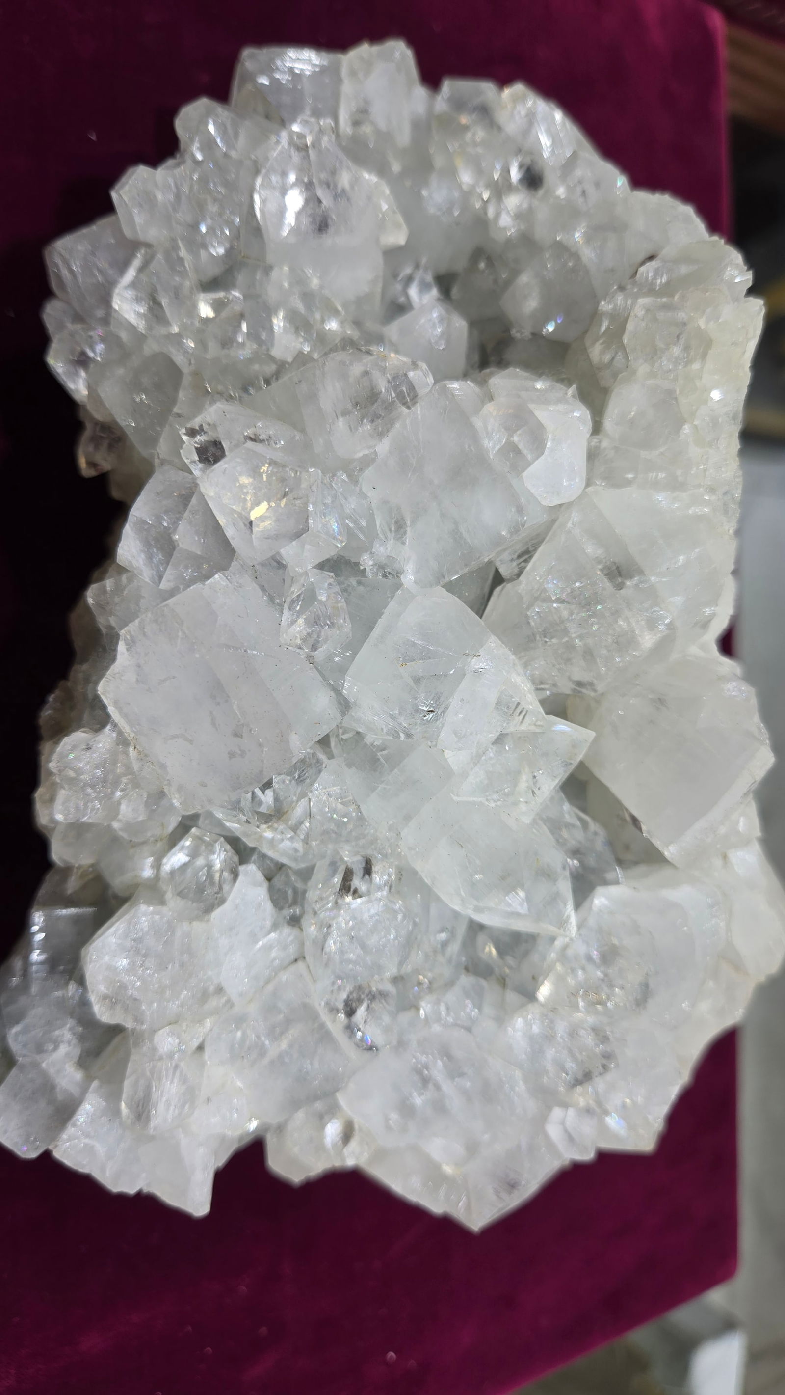 A GORGEOUS QUARTZ CLUSTER SPECIMEN - 3