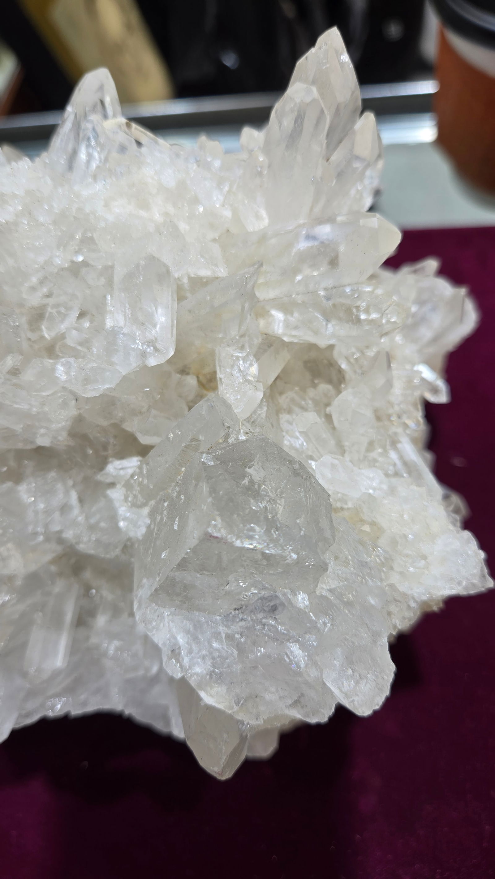 A GORGEOUS QUARTZ CLUSTER SPECIMEN - 3