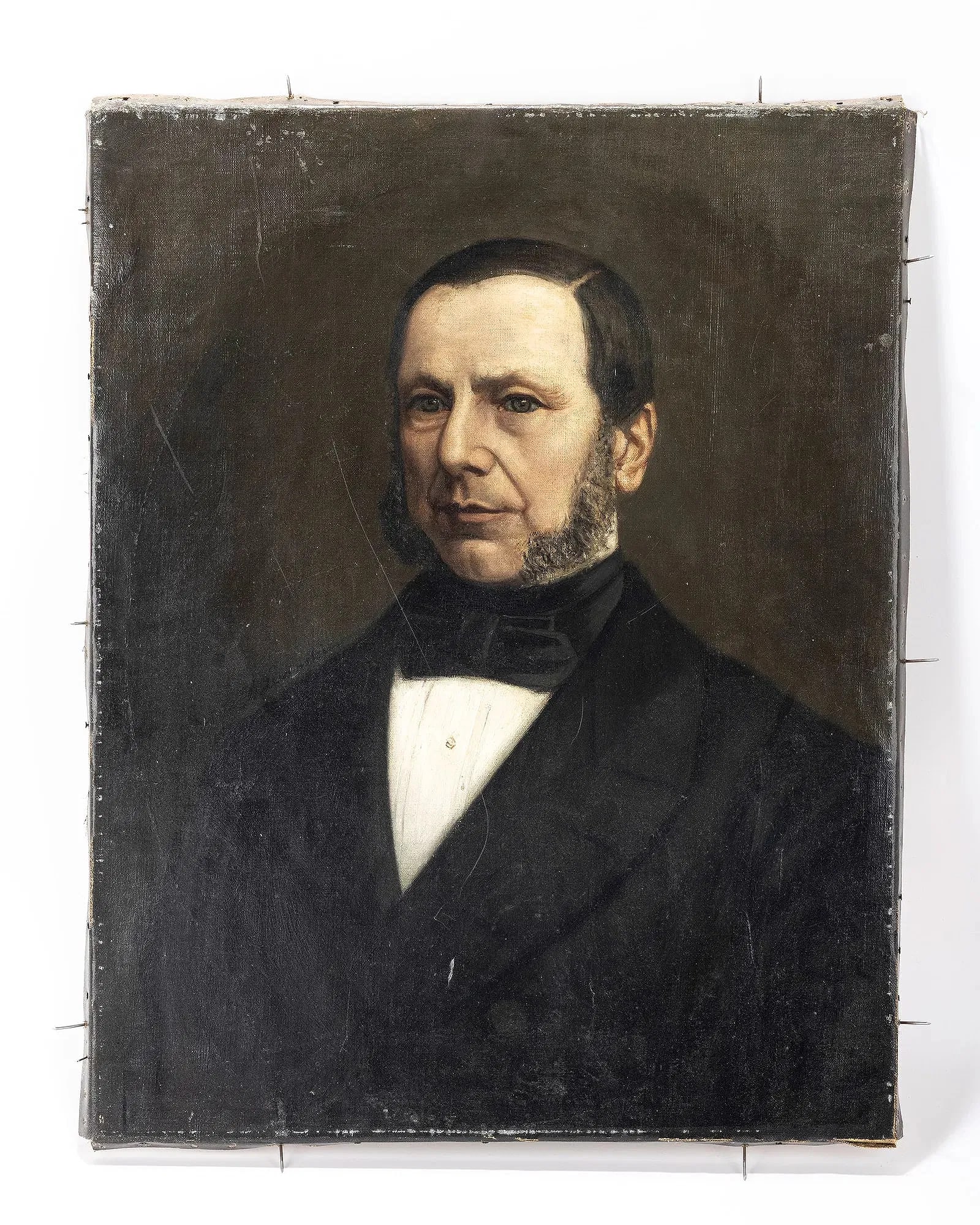 AN ANTIQUE OIL PAINTING ON CANVAS. Regal gentleman.: OIL ON CANVAS. Regal gentleman. Probably Austrian School, c. 1900. Apparently unsigned. 19" x 24