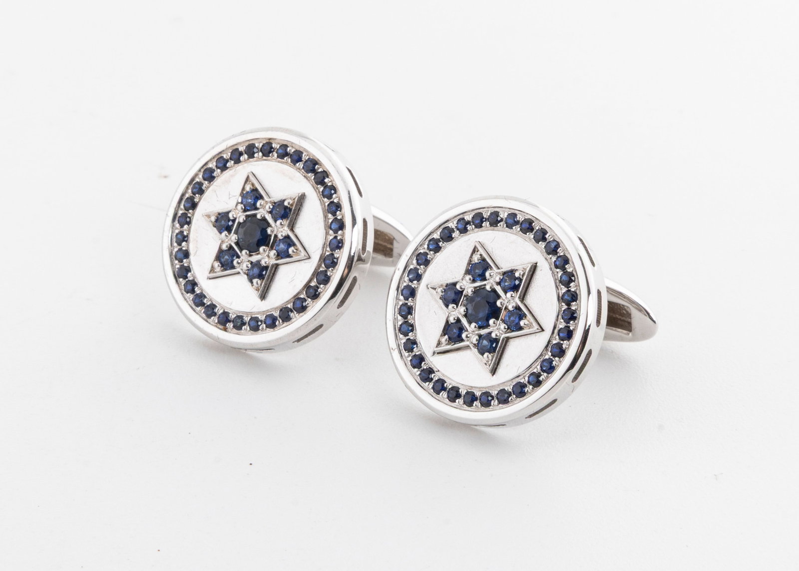 A PAIR OF 14k WHITE GOLD AND SAPHIRE CUFFLINKS - JEWISH STAR. (1 of 4)