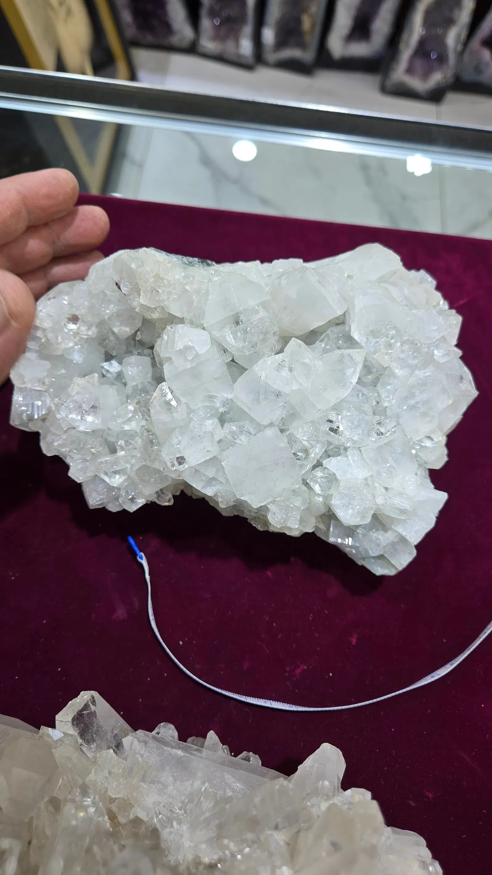 A GORGEOUS QUARTZ CLUSTER SPECIMEN - 2