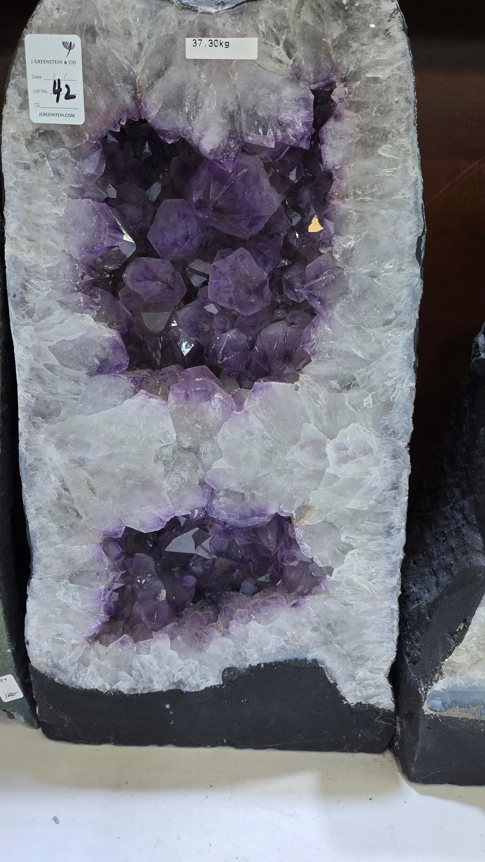 HIGHLY POLISHED AMETHYST GEODE. HUGE AND MAGNIFICENT: 37.3 kilo and 21" tall, Excellent purple color.