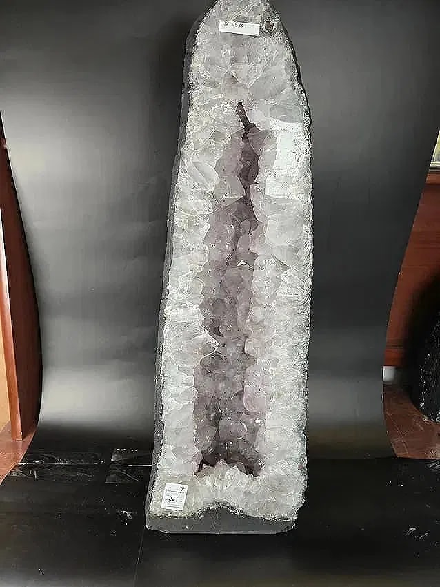 AMETHYST CATHEDRAL GEODE WITH POLISHED EDGES: 27" tall and 7.5" at it's widest. 32.45 kilogrames