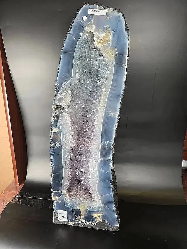 AMETHYST CATHEDRAL GEODE WITH POLISHED EDGES: 25.5" tall and 9" at it's widest. 28.05 kilogrames
