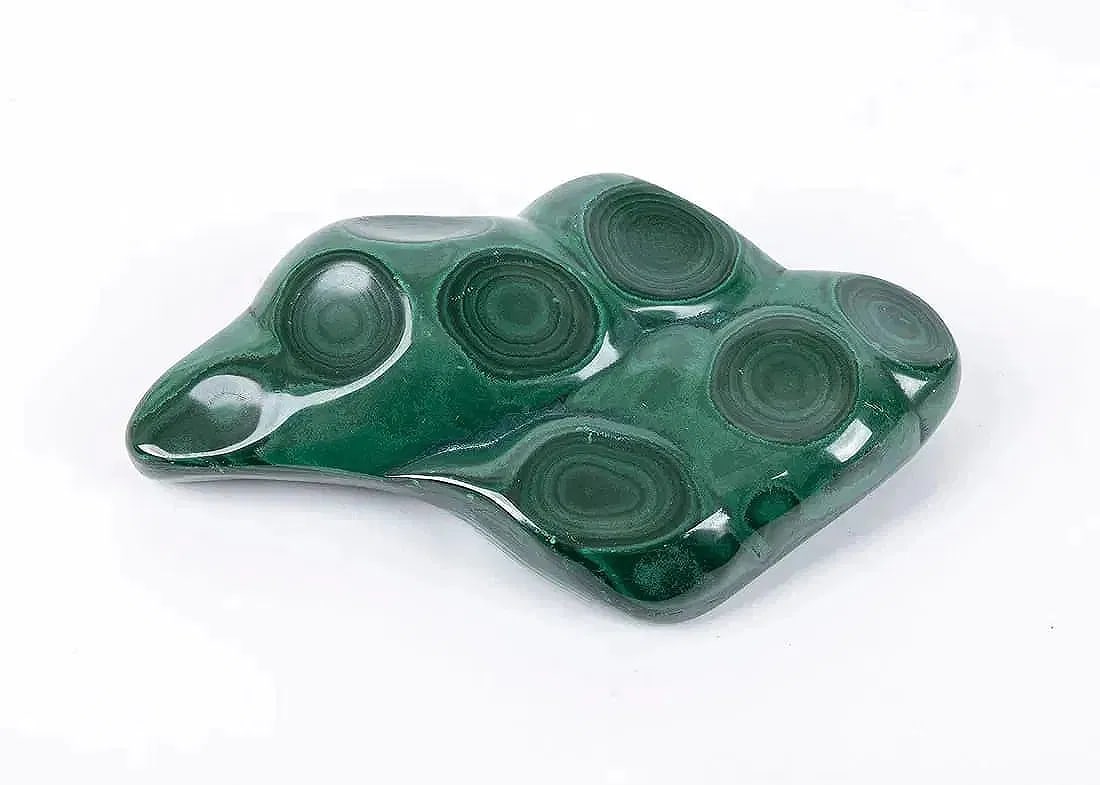 A POLISHED BULLSEYE MALACHITE SPECIMEN: A POLISHED BULLSEYE MALACHITE SPECIMEN