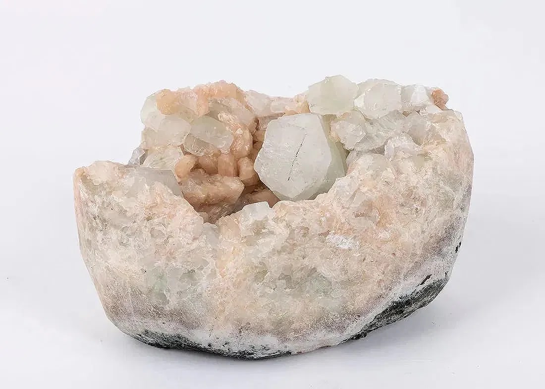 AN APOPHYLLITE SPECIMEN: 8” x 5.5” x 3.1”. The weight is 2355.8 grams.