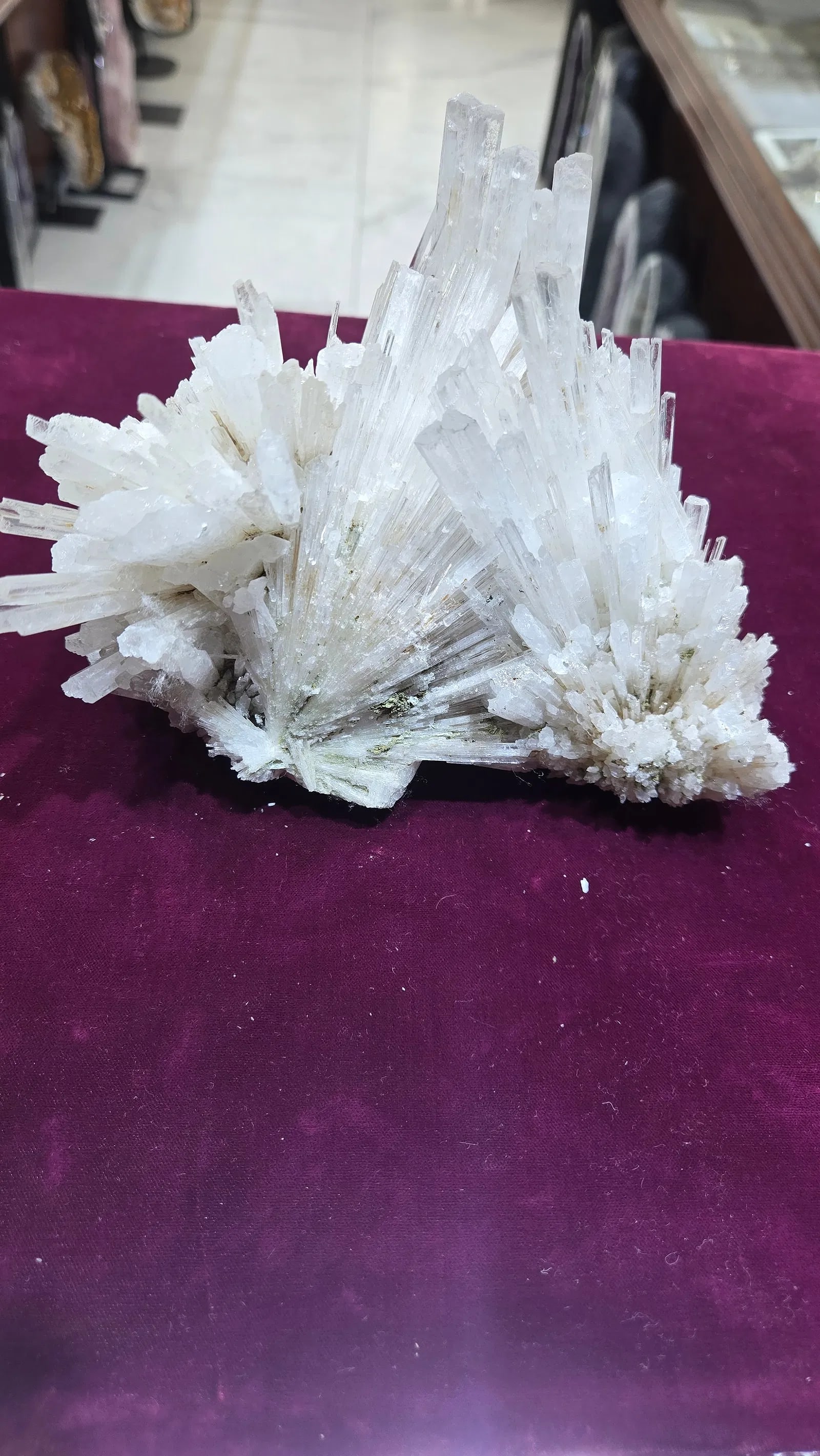 A RARE SCOLECITE SPECIMEN FORMATION - 2