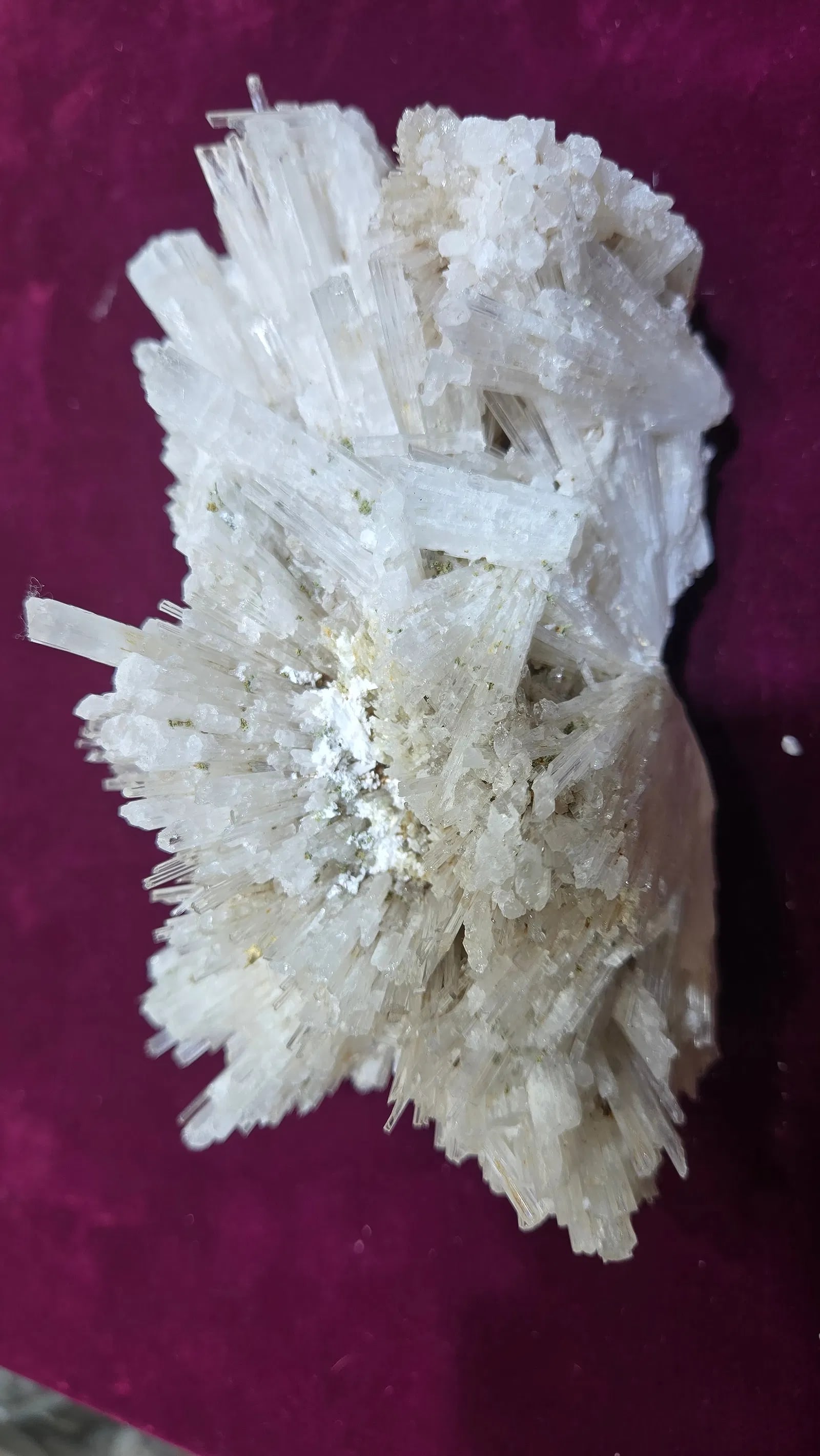 A RARE SCOLECITE SPECIMEN FORMATION - 2