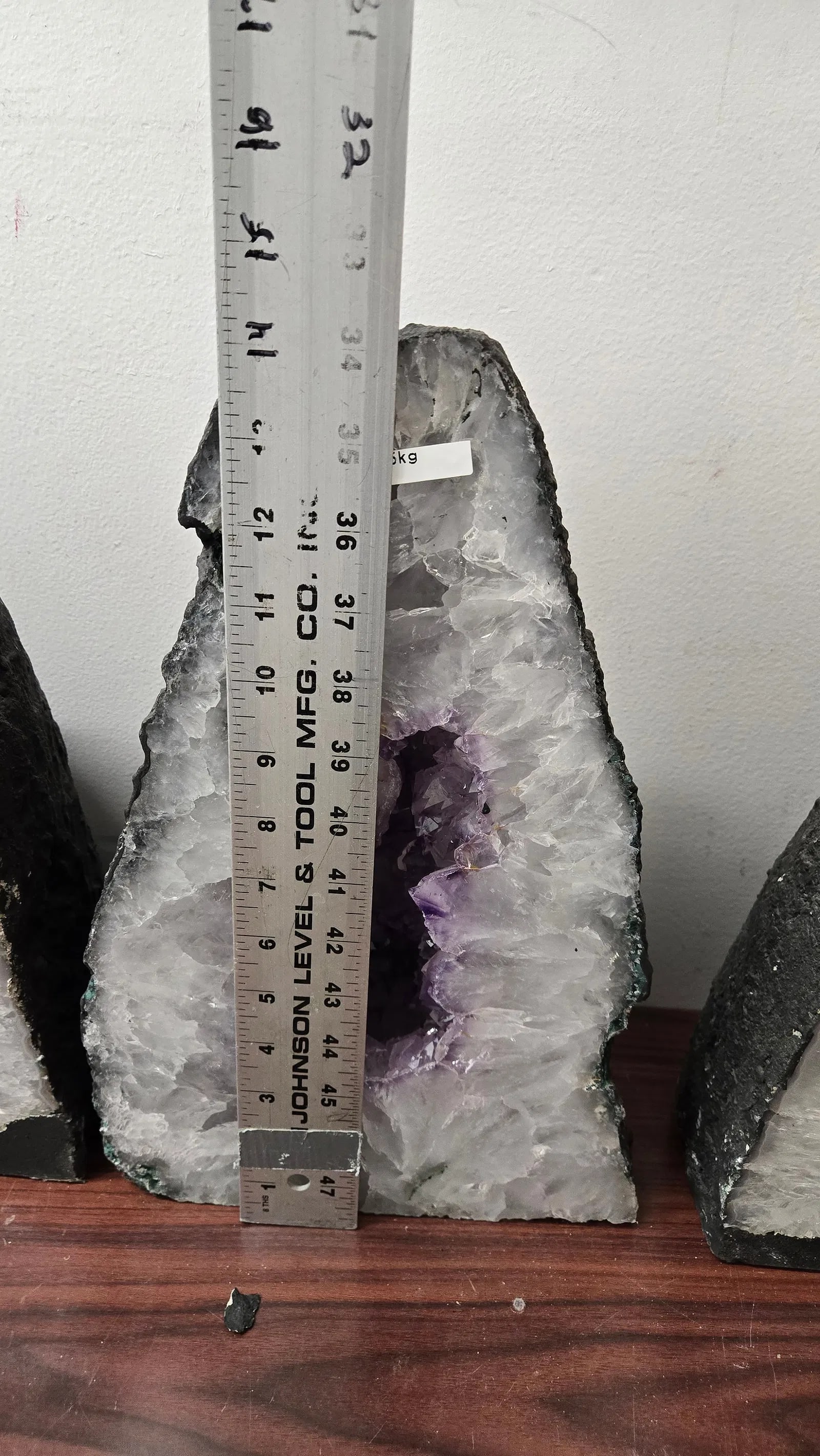 AN AMETHYST GEODE WITH POLISHED EDGES. - 3