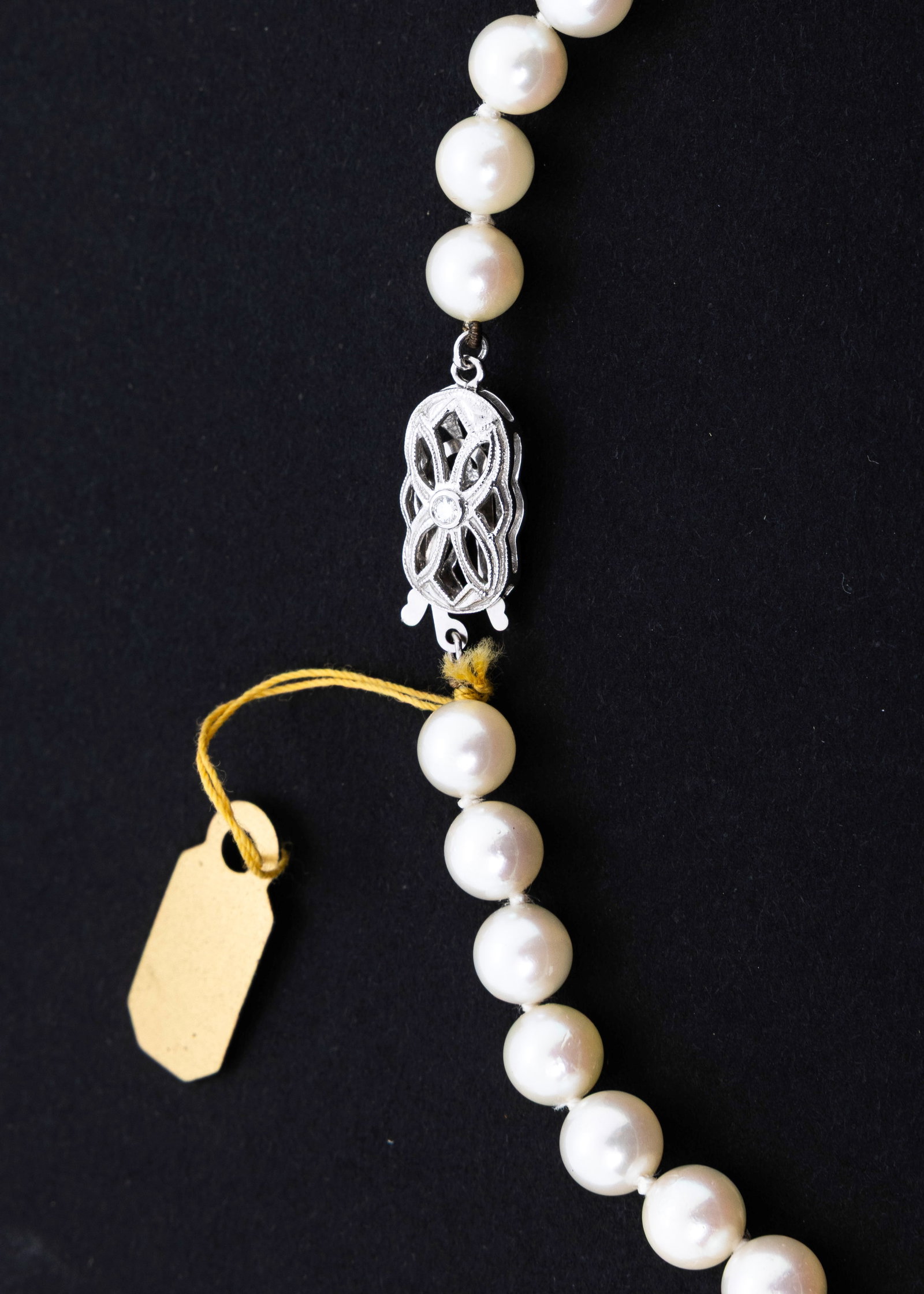A PEARL NECKLACE - 4