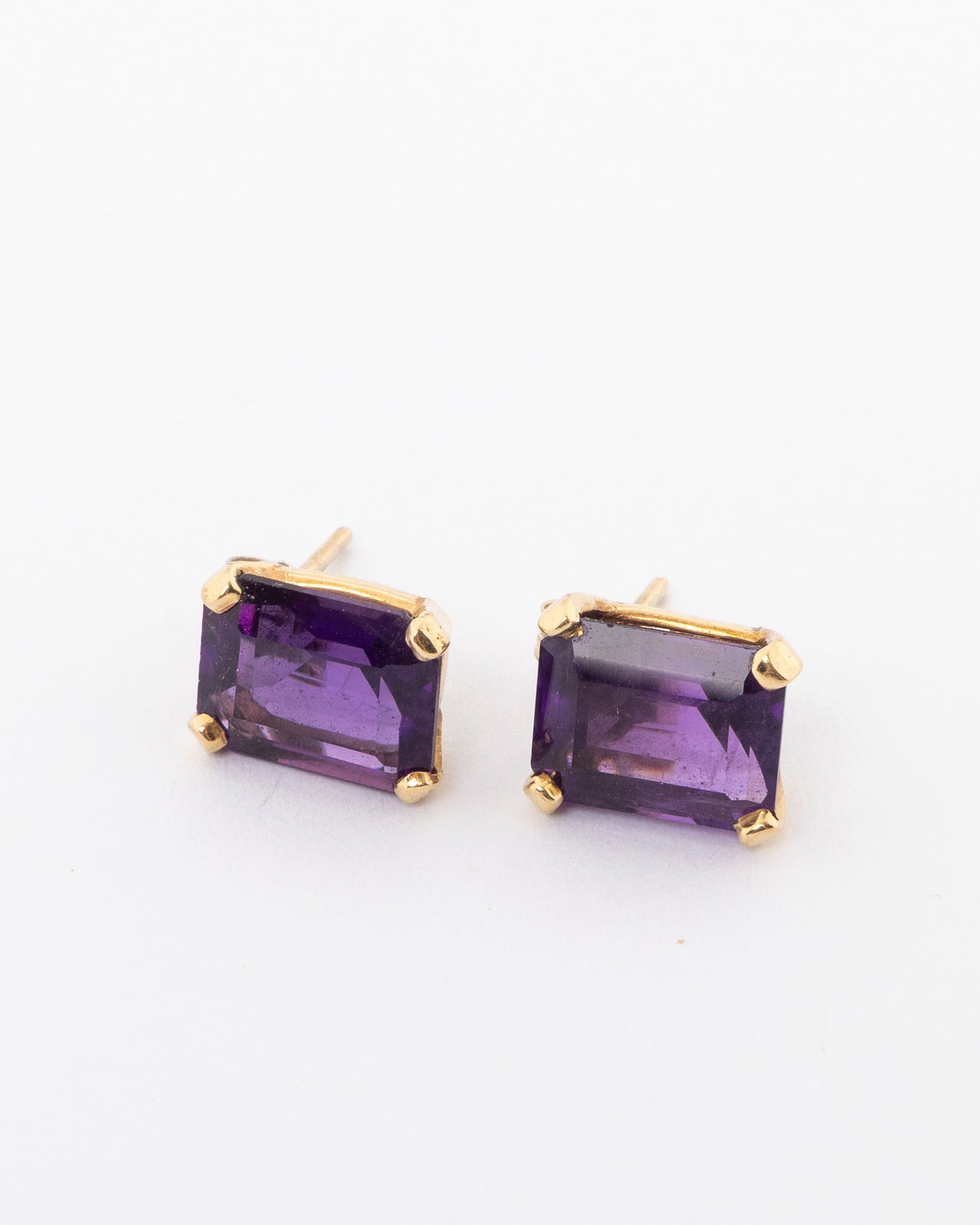 A PAIR OF 14K GOLD EARRINGS.: Fitted with purple/dark blue stones. 1.8 dwt
