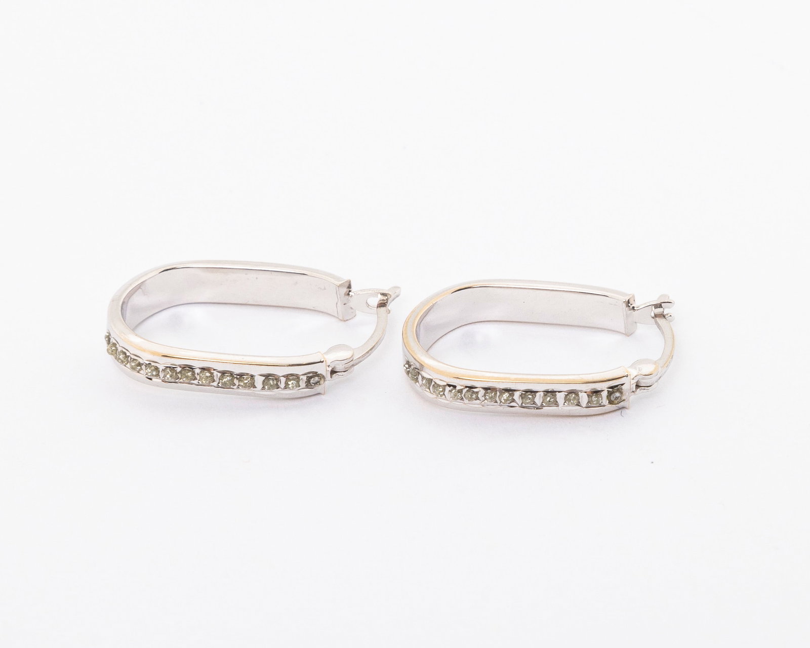 A PAIR DIAMOND EARRINGS - 3