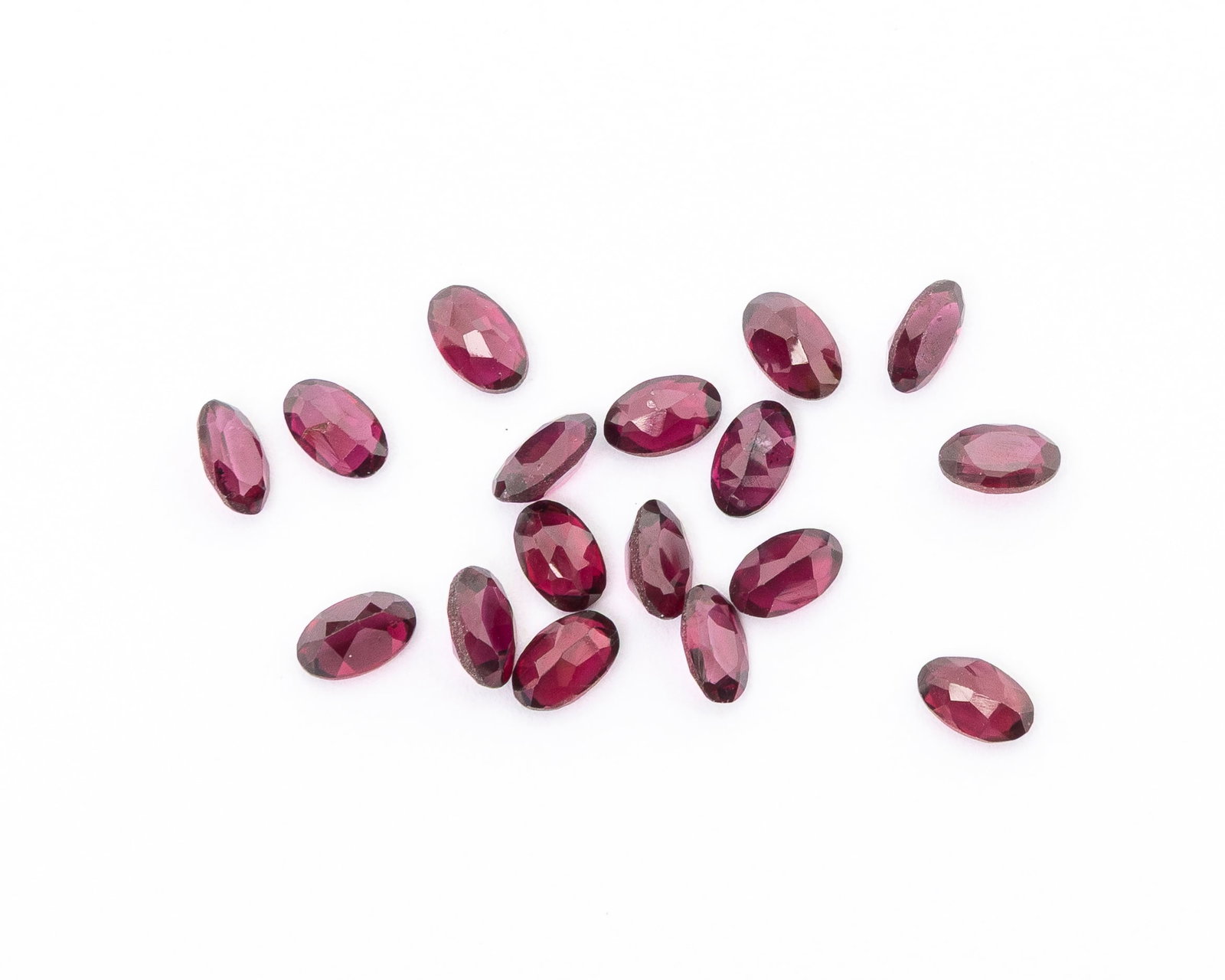 A RUBY, OVAL SHAPE - 3