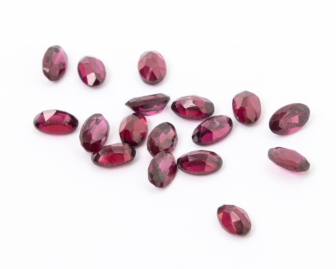 A RUBY, OVAL SHAPE - 4