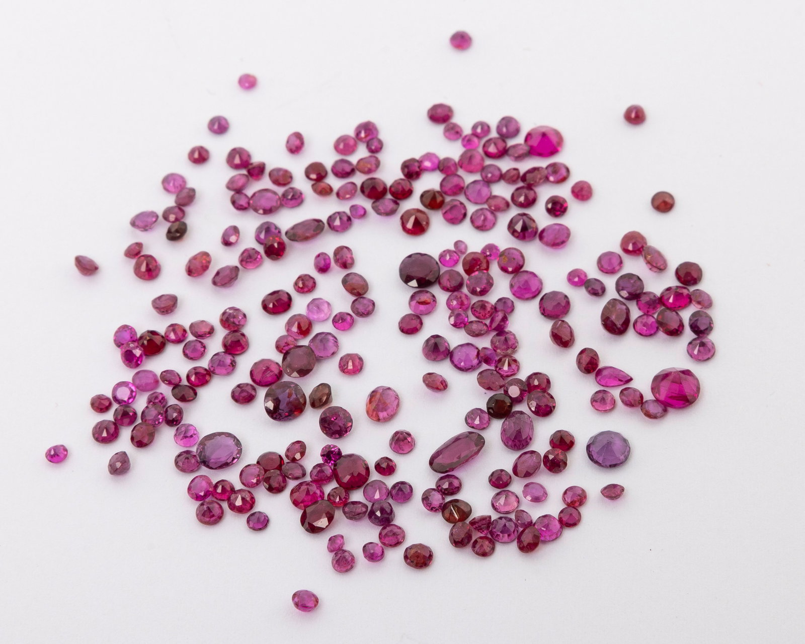 A ROUND CUT RUBY - 2
