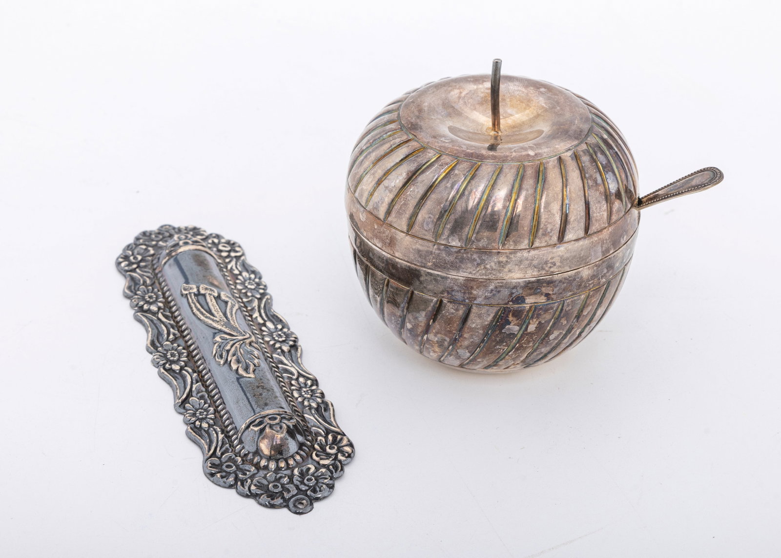 A STERLING SILVER HONEY DISH AND MEZUZAH COVER. (1 of 3)