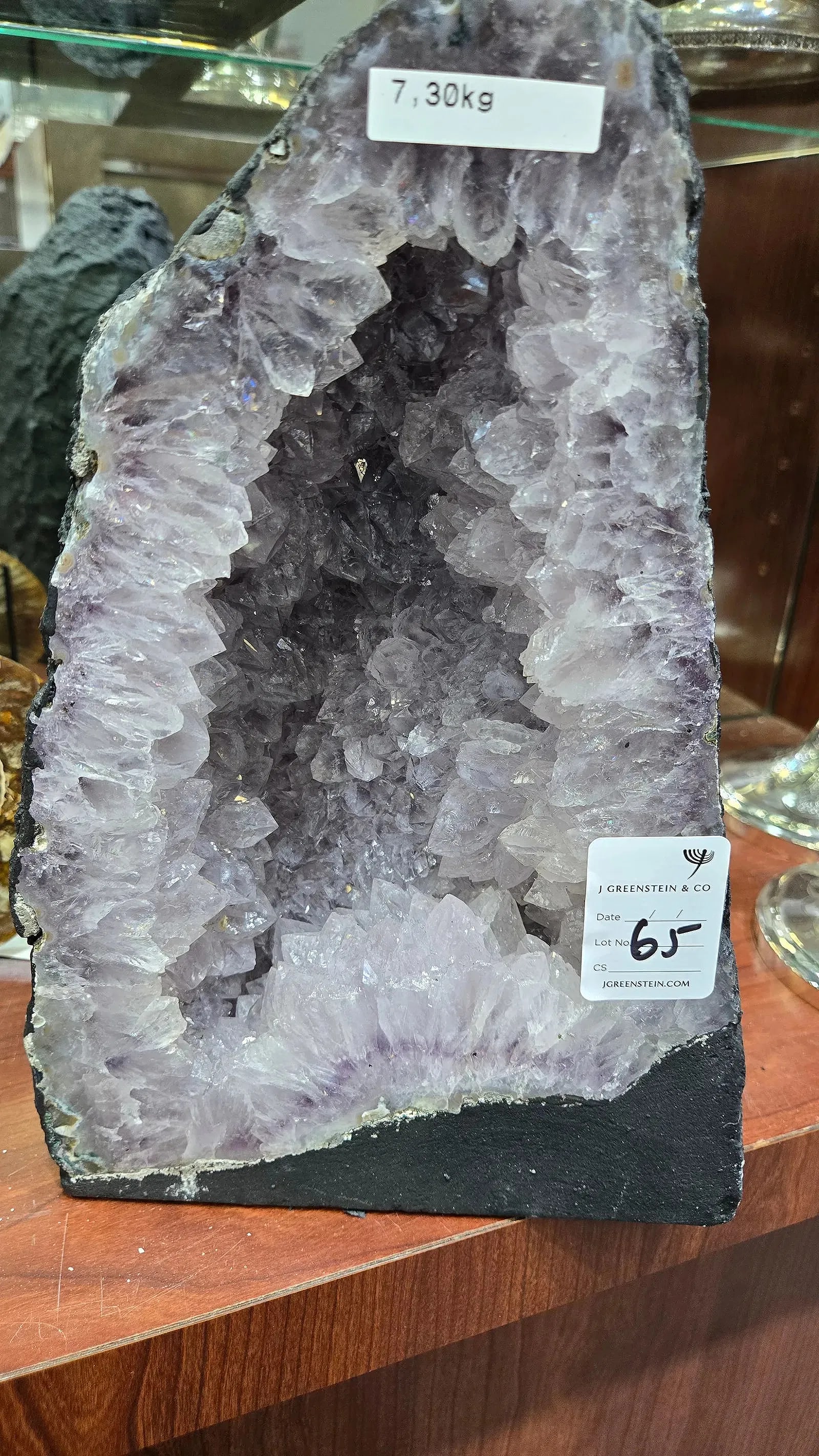 AMETHYST GEODE. INCREDIBLE COLOR, POLISHED EDGES: 7.3 kilo and 11" tall, Excellent purple color.