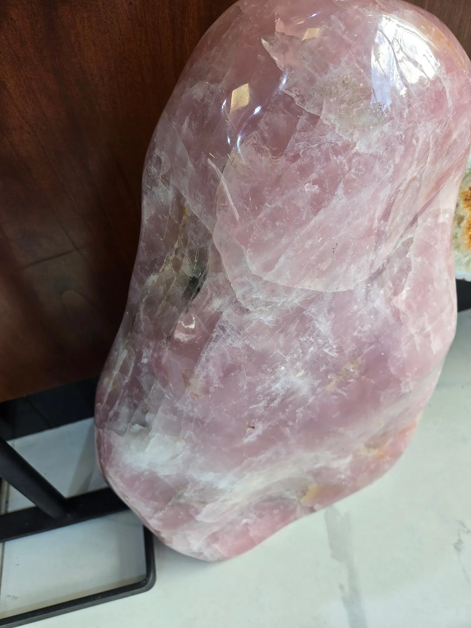 A MASSIVE POLISHED ROSE QUARTZ SPECIMEN.: Here is a magnificent rose quartz specimen just about 19" tall.