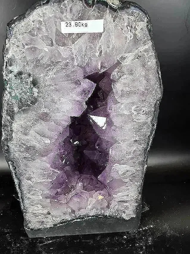 AMETHYST CATHEDRAL GEODE WITH POLISHED EDGES: 15" TALL AND 9" WIDE. 20.8 KG