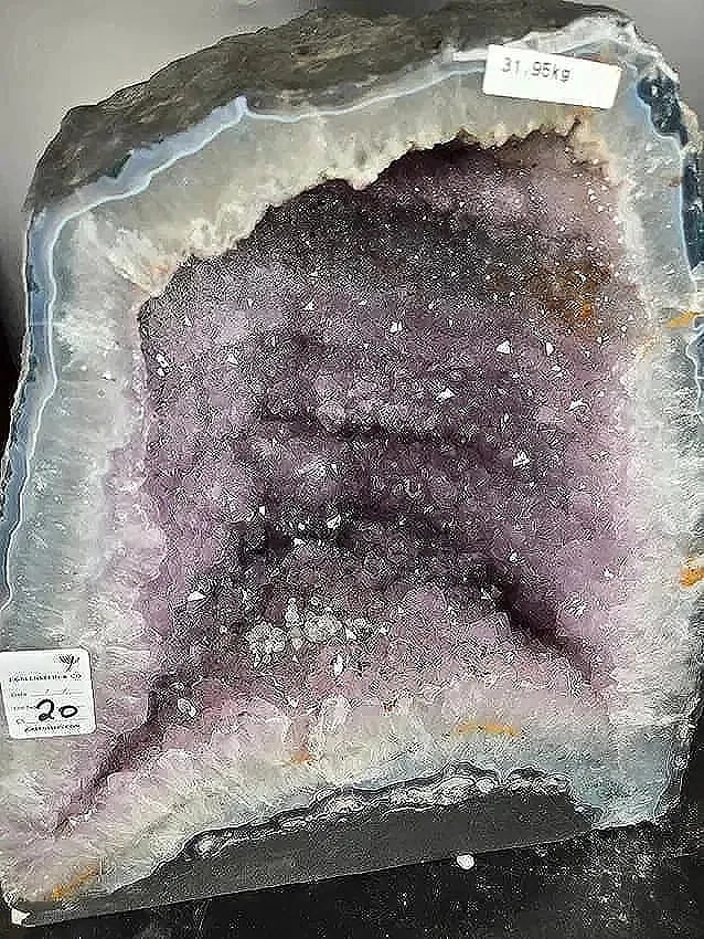 AMETHYST CATHEDRAL GEODE WITH POLISHED EDGES: 15" TALL AND 14" WIDE. 31.95 KG
