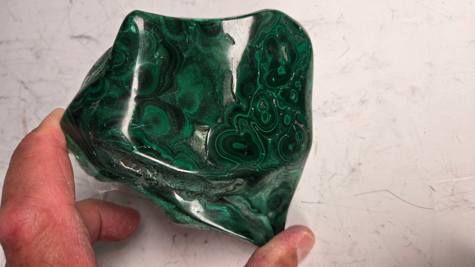 A HIGHLY POLISHED MALACHITE SPECIMEN - 5