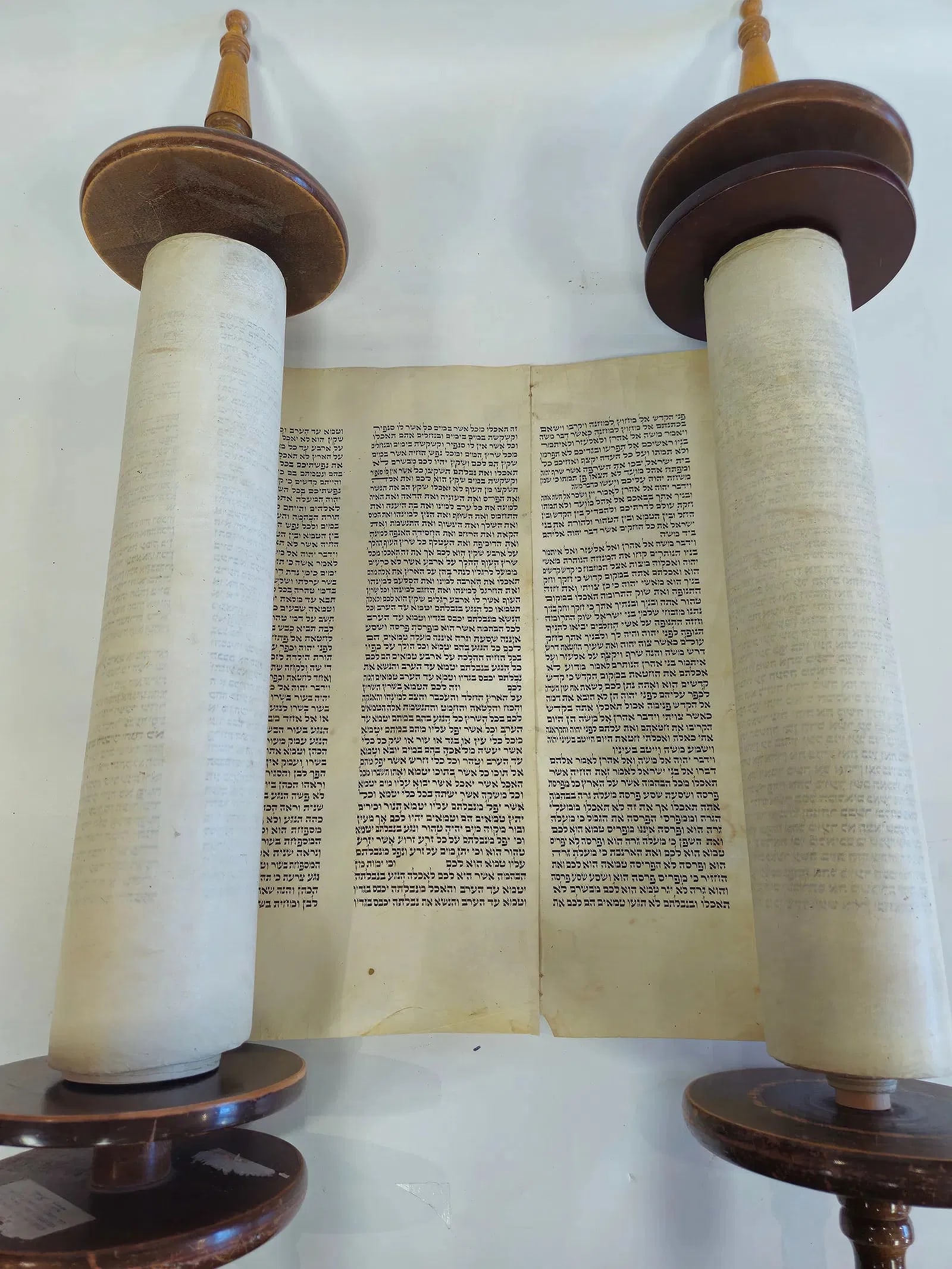 A COMPLETE SEFER TORAH. Poland, c. 1880: Ashkenaz Beis Yosef. On natural klaf. Lightweight. Restoration is possible. 19" klaf