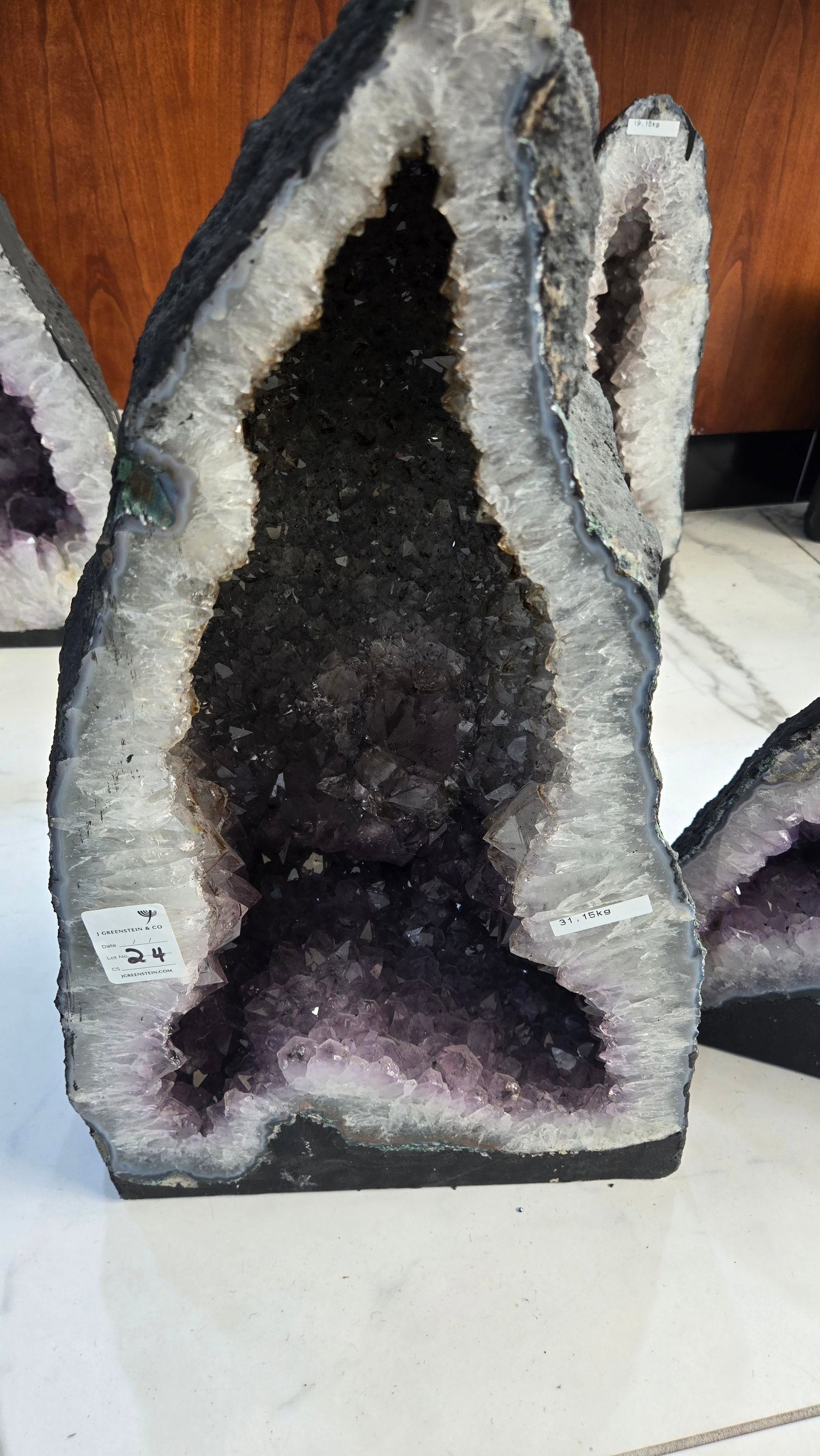 AN AMETHYST GEODE WITH POLISHED EDGES: 31.15 kg and 20" tall. Triange shaped.
