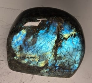 A LARGE POLISHED LABRADORITE SPECIMEN TOMBSTONE SHAPE. (1 of 6)