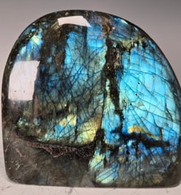 A LARGE POLISHED LABRADORITE SPECIMEN TOMBSTONE SHAPE. - 2