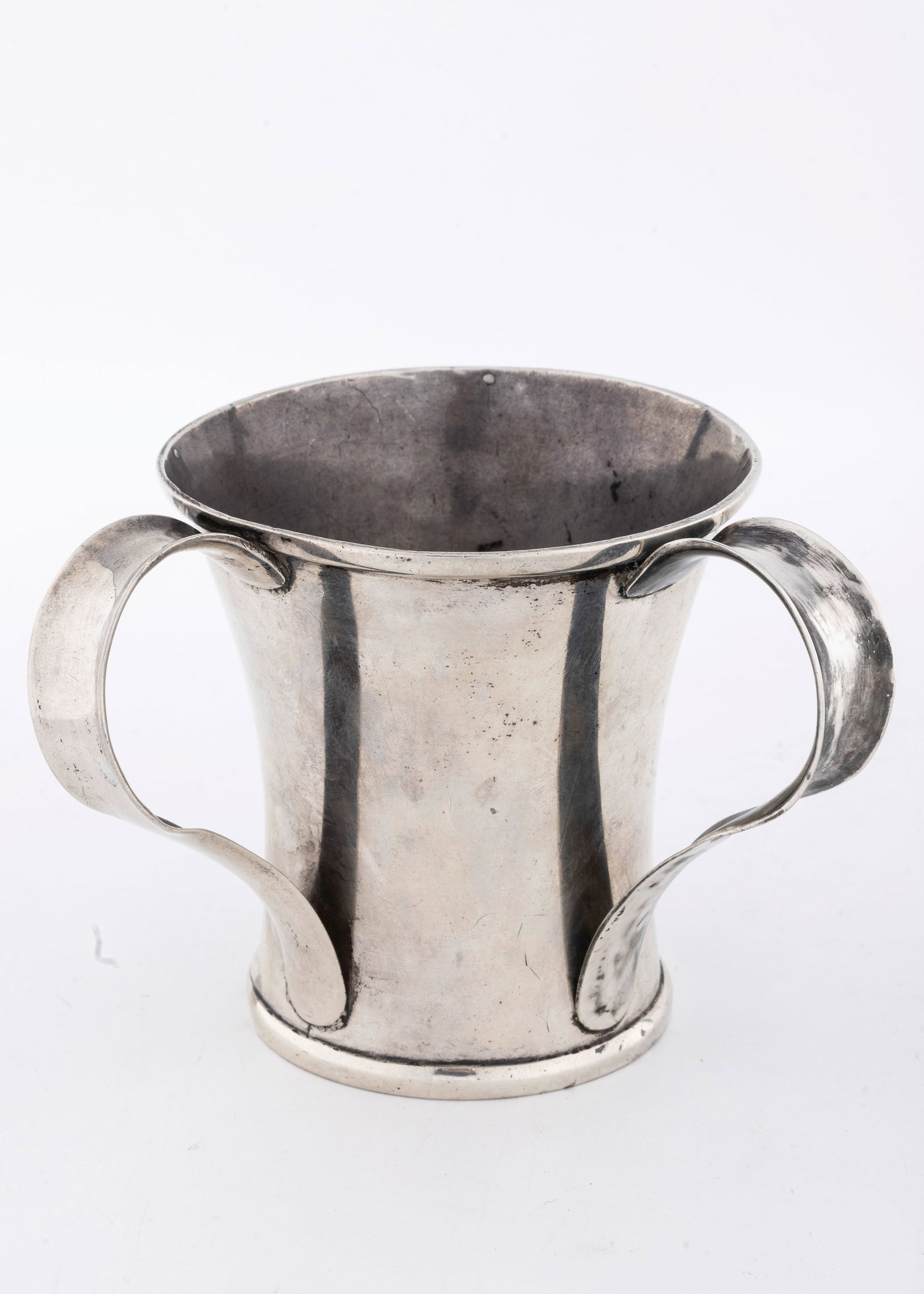 A RARE AND EARLY SILVER WASHING CUP. Poland or Eastern Europe, c. 1840: In traditional form. With two handles that are mounted to an outward tapering cup. Engraved on the base M. B.d.R., most likely the previous owner. 