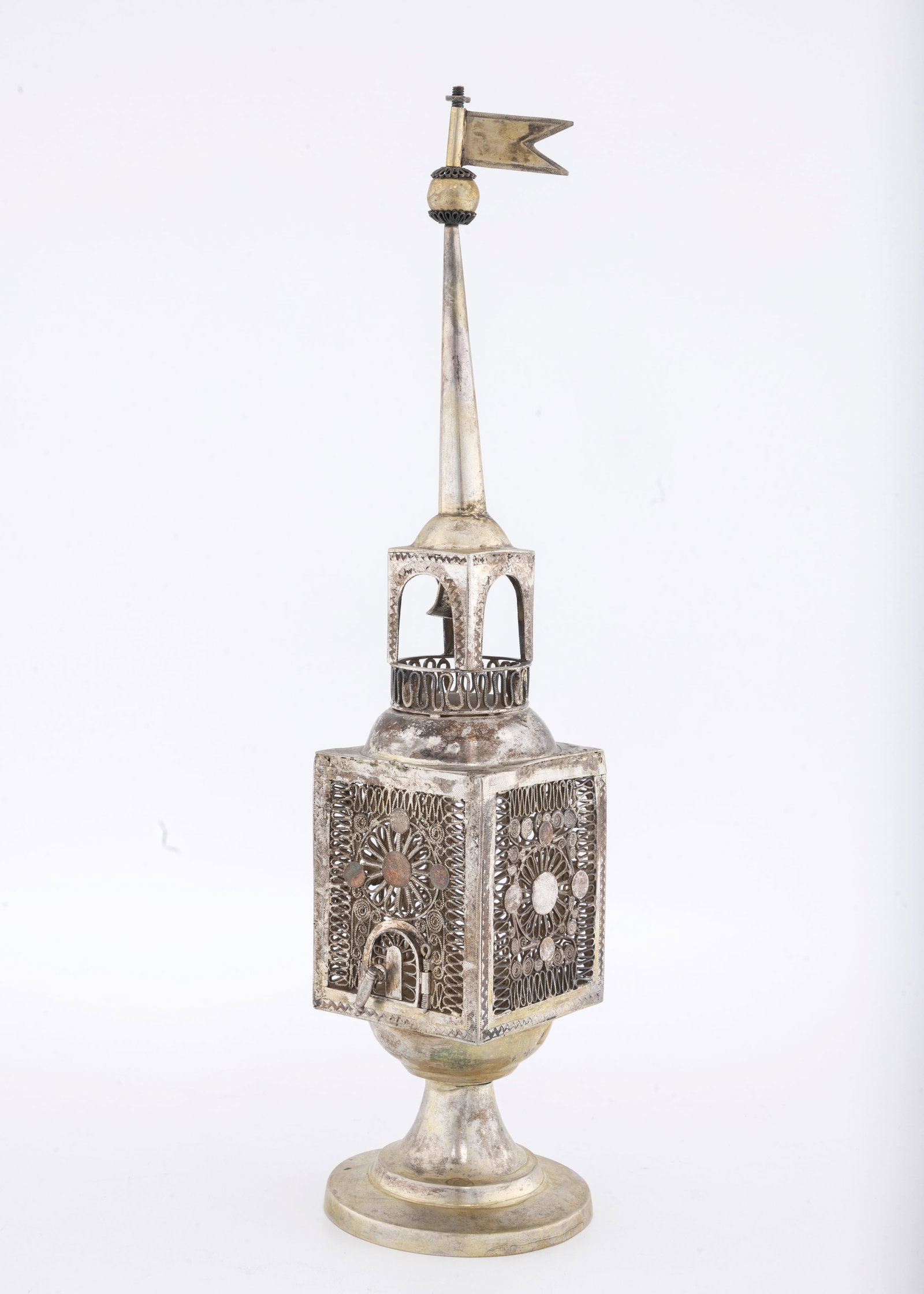 A LARGE SILVER SPICE TOWER. Hamburg, c. 1830: On a round base, with a large filigree midsection, decorative arched steeple and original flag. 