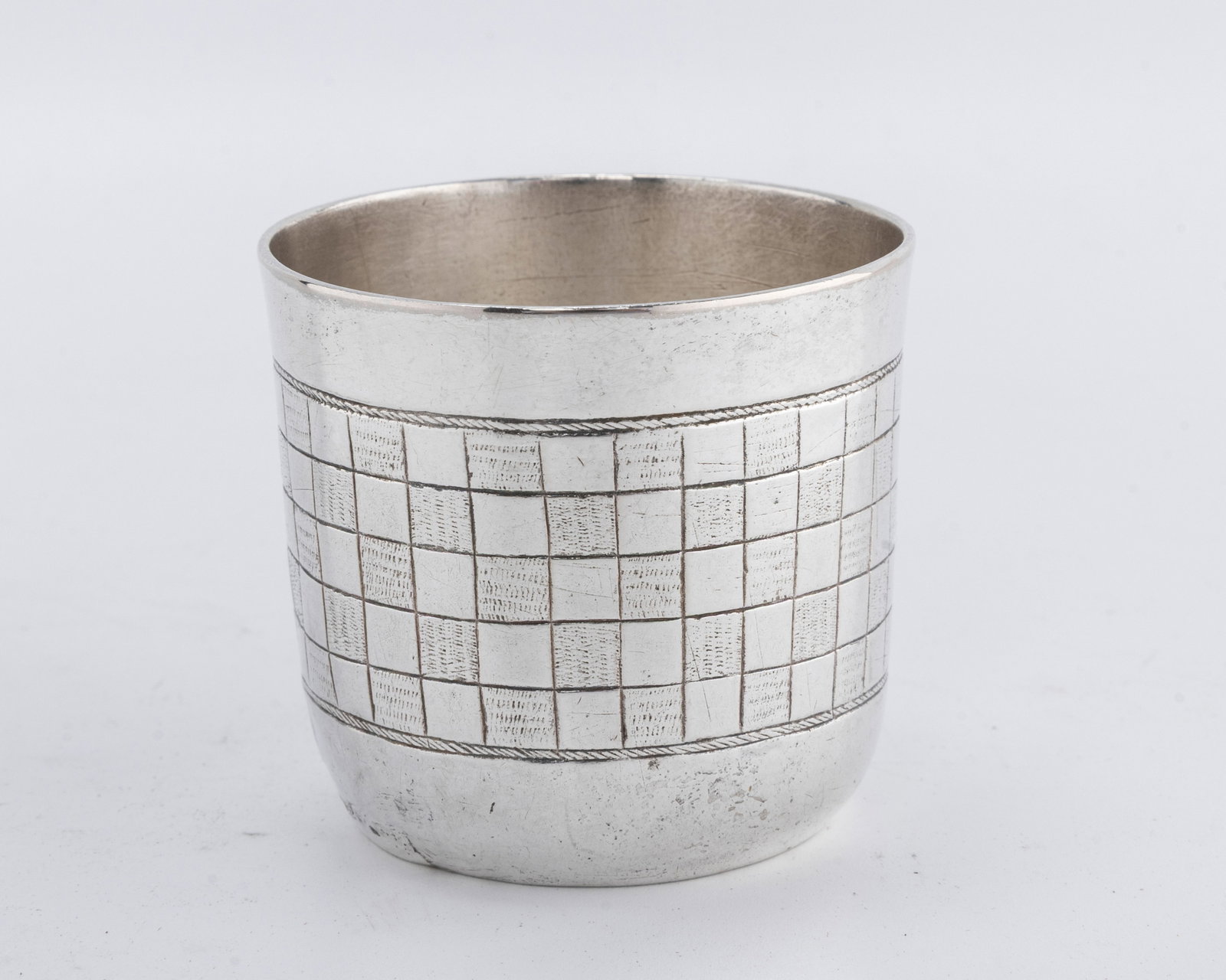 A SILVER KIDDUSH BEAKER. Germany, 18th century (1 of 3)